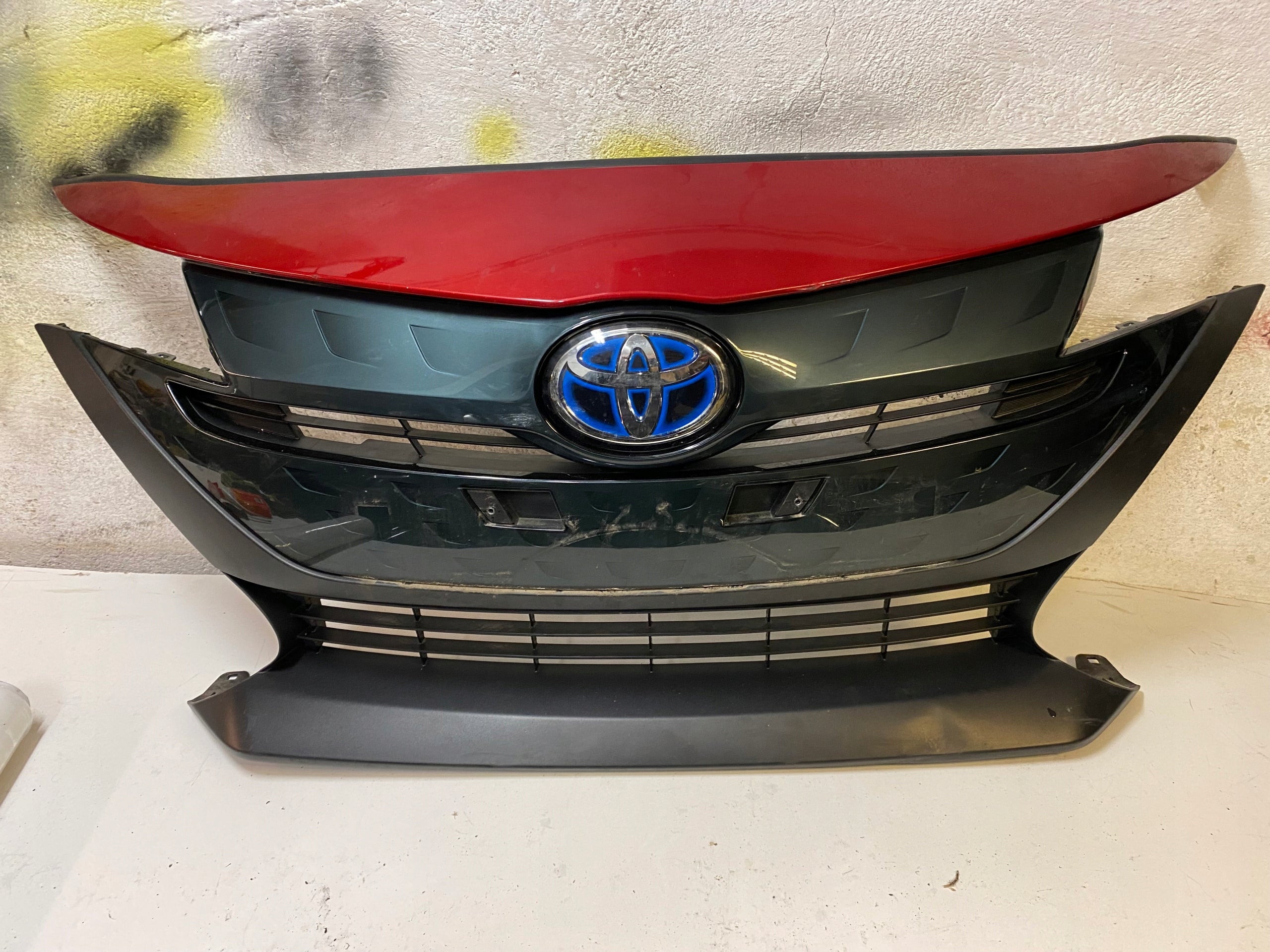  Kühlergrill Toyota PRIUS  5 E FRONTGRILL 5311247261 Kühlergitter product image