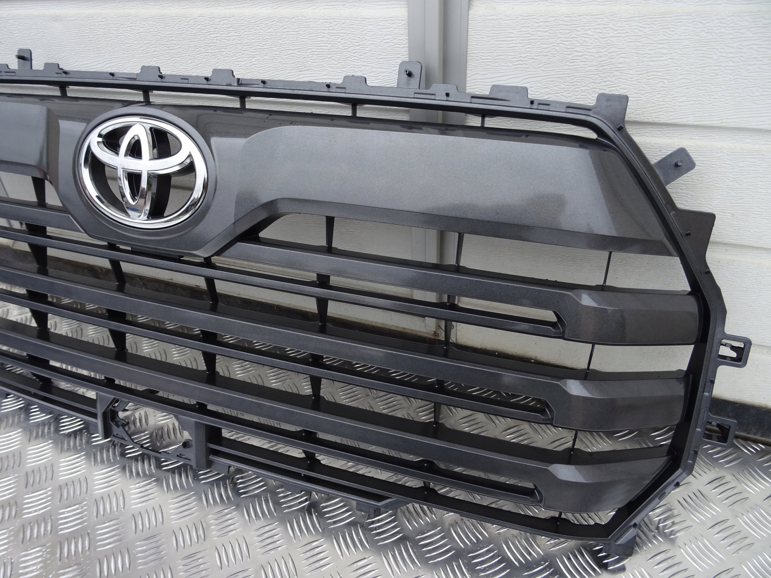 Kühlergrill Toyota E TUNDRA FRONTGRILL 531010C110 Kühlergitter