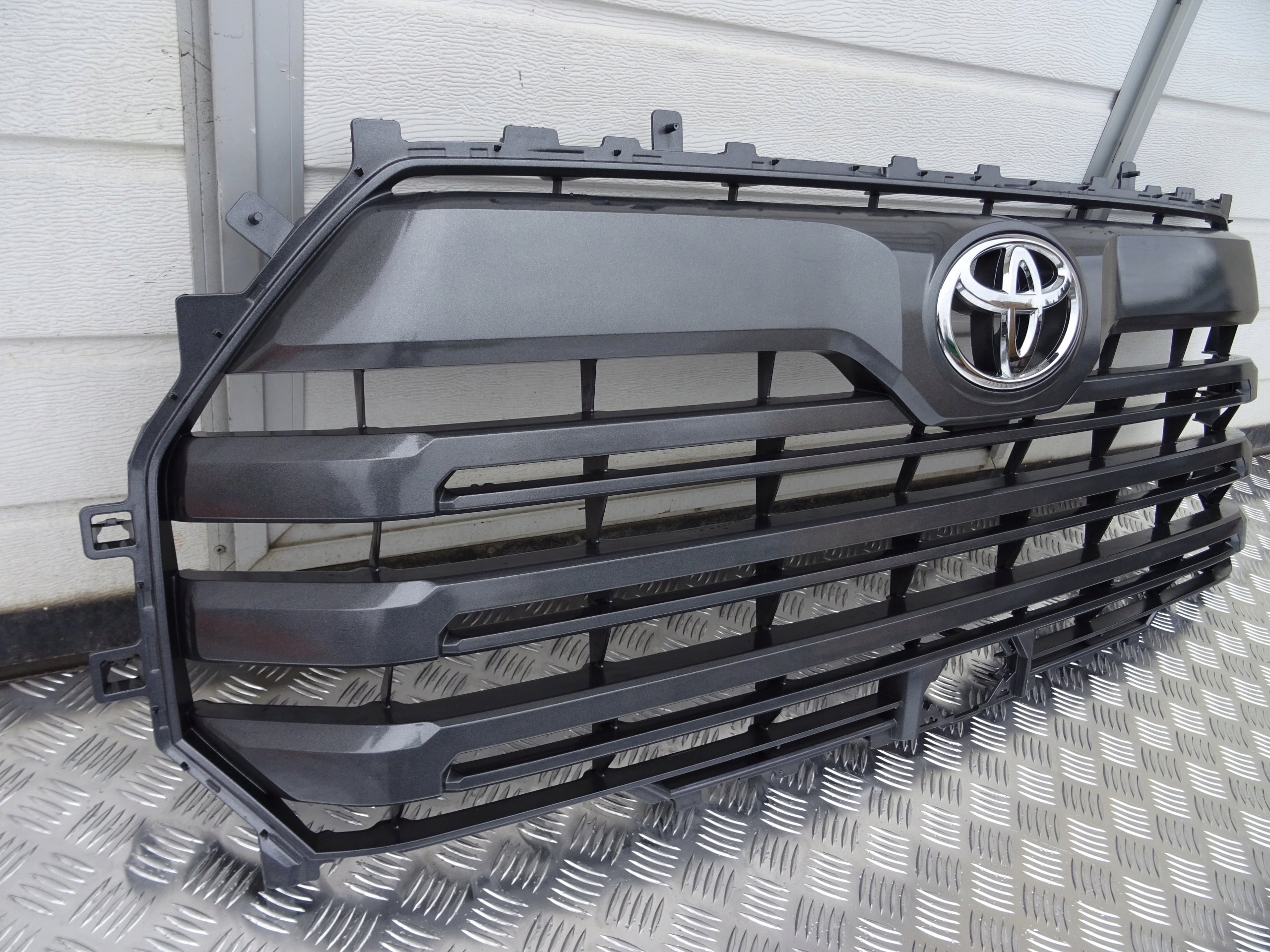 Kühlergrill Toyota E TUNDRA FRONTGRILL 531010C110 Kühlergitter