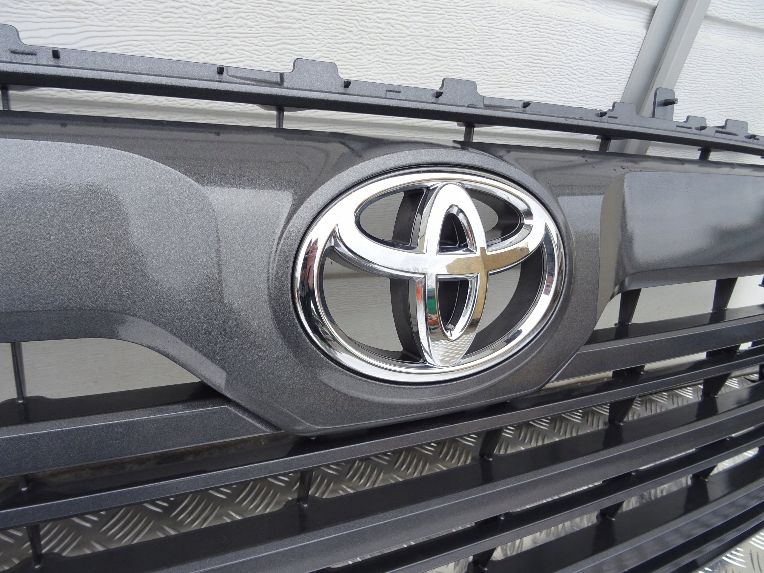 Kühlergrill Toyota E TUNDRA FRONTGRILL 531010C110 Kühlergitter