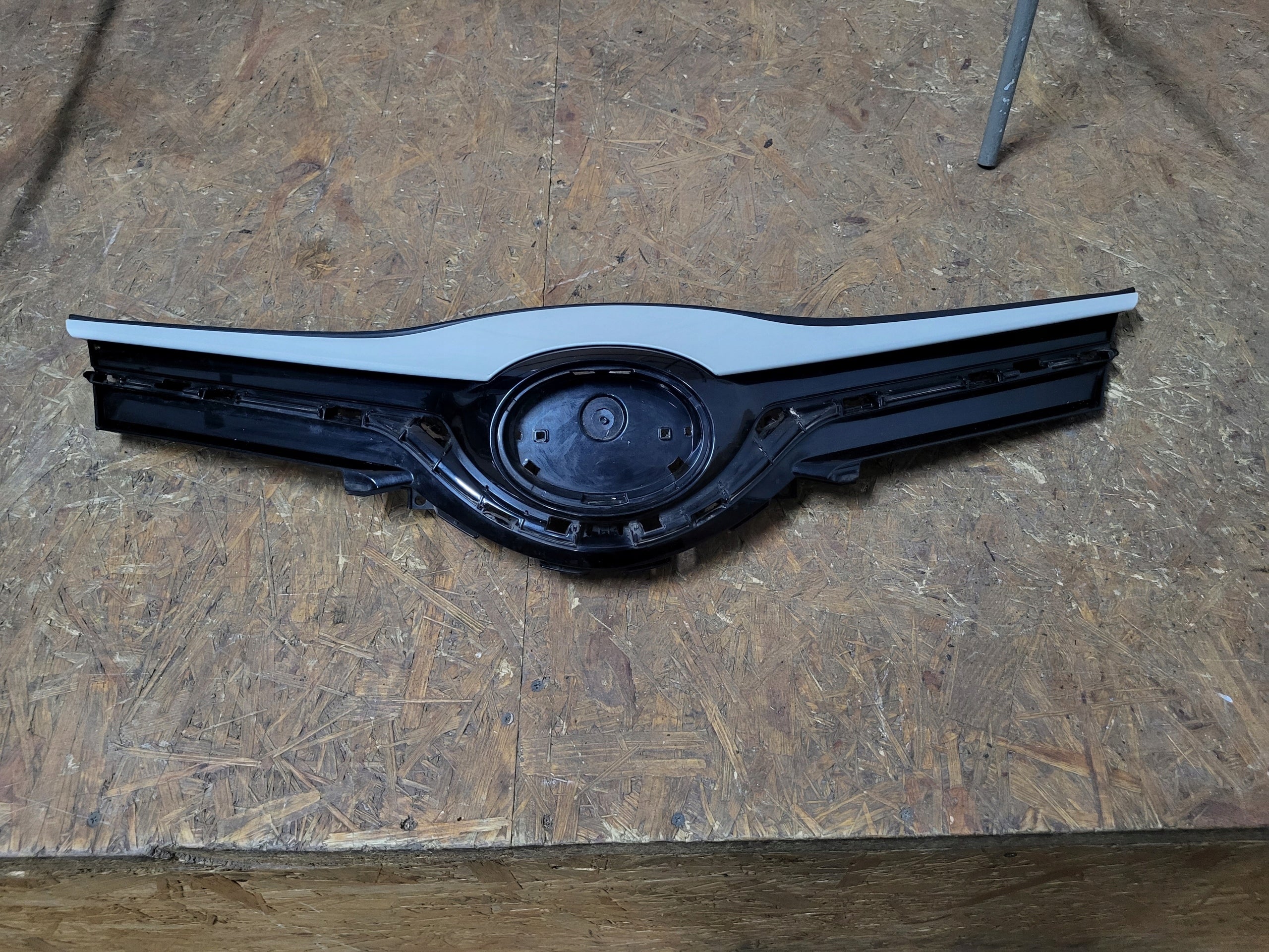 Kühlergrill Toyota E YARIS I FRONTGRILL 5258964321 Kühlergitter