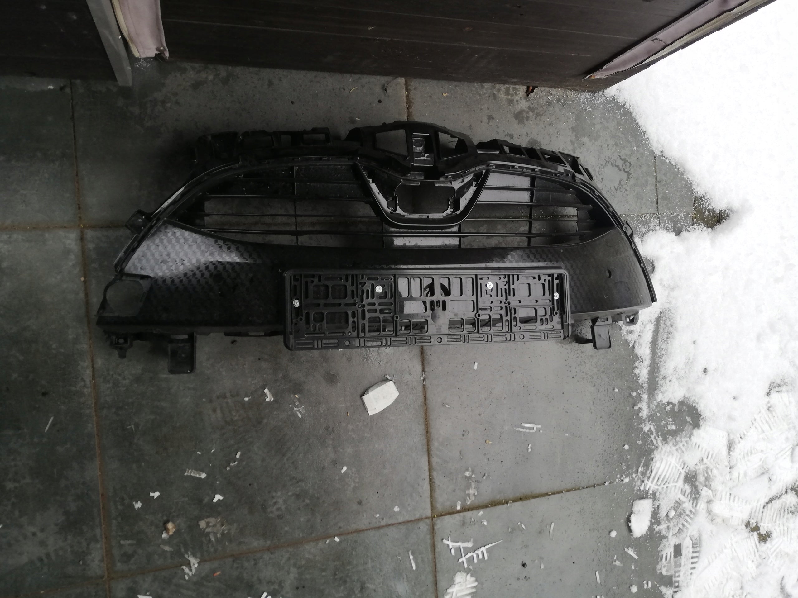 Kühlergrill Toyota E 5 V YARIS I FRONTGRILL 53111K0020 Kühlergitter