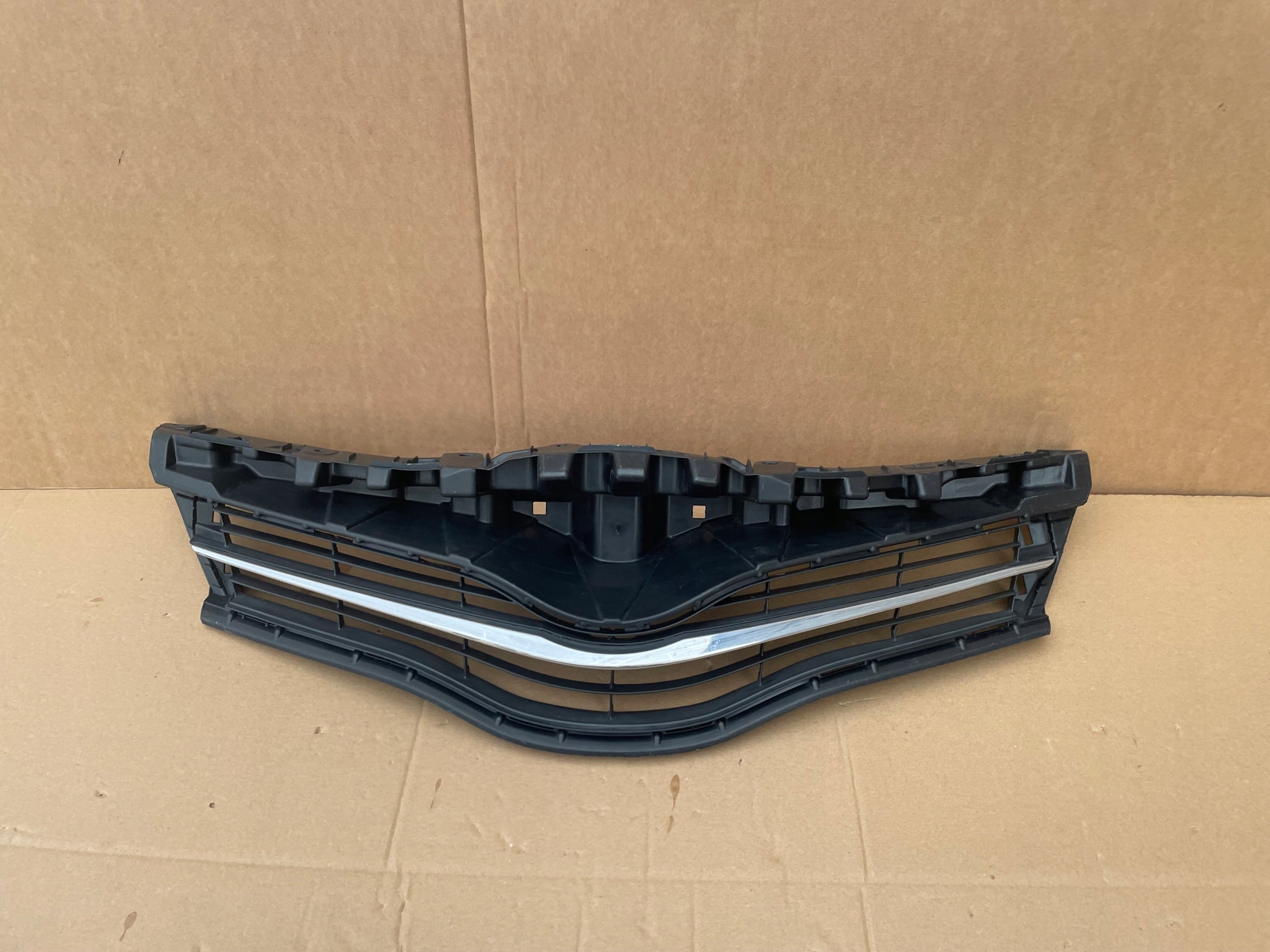 Kühlergrill Toyota E 5 YARIS I FRONTGRILL 531010D220 Kühlergitter