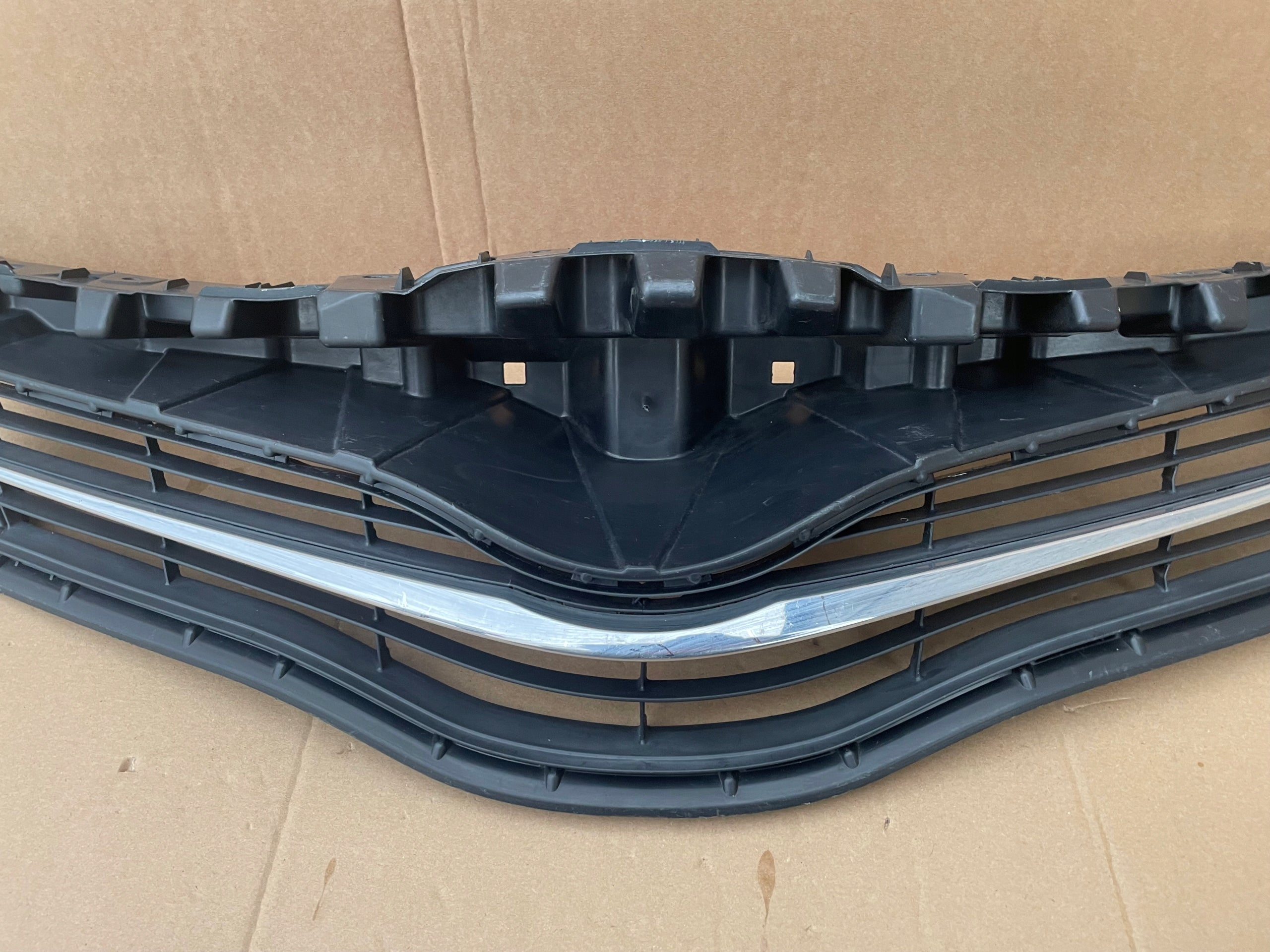 Kühlergrill Toyota E 5 YARIS I FRONTGRILL 531010D220 Kühlergitter