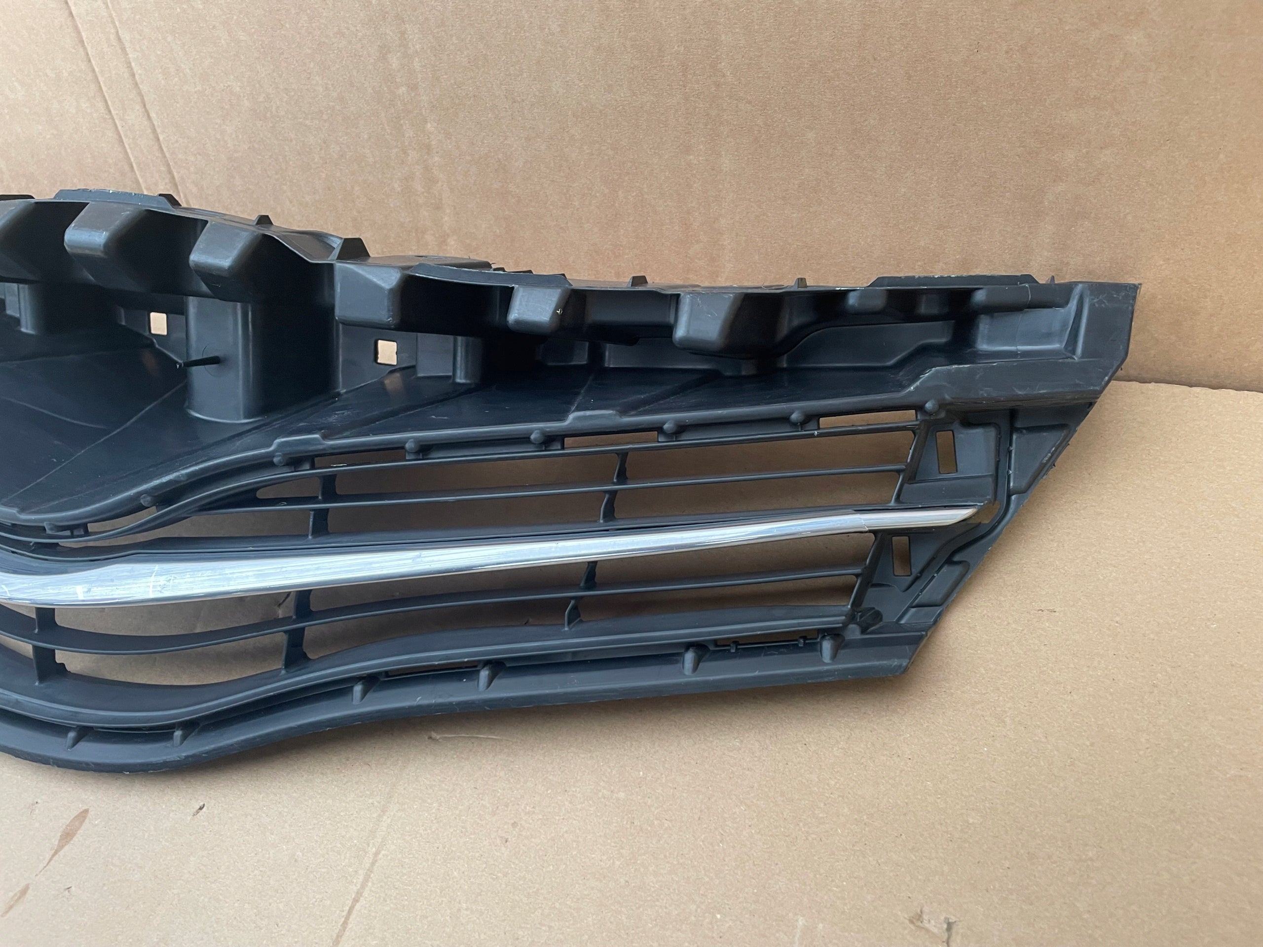 Kühlergrill Toyota E 5 YARIS I FRONTGRILL 531010D220 Kühlergitter