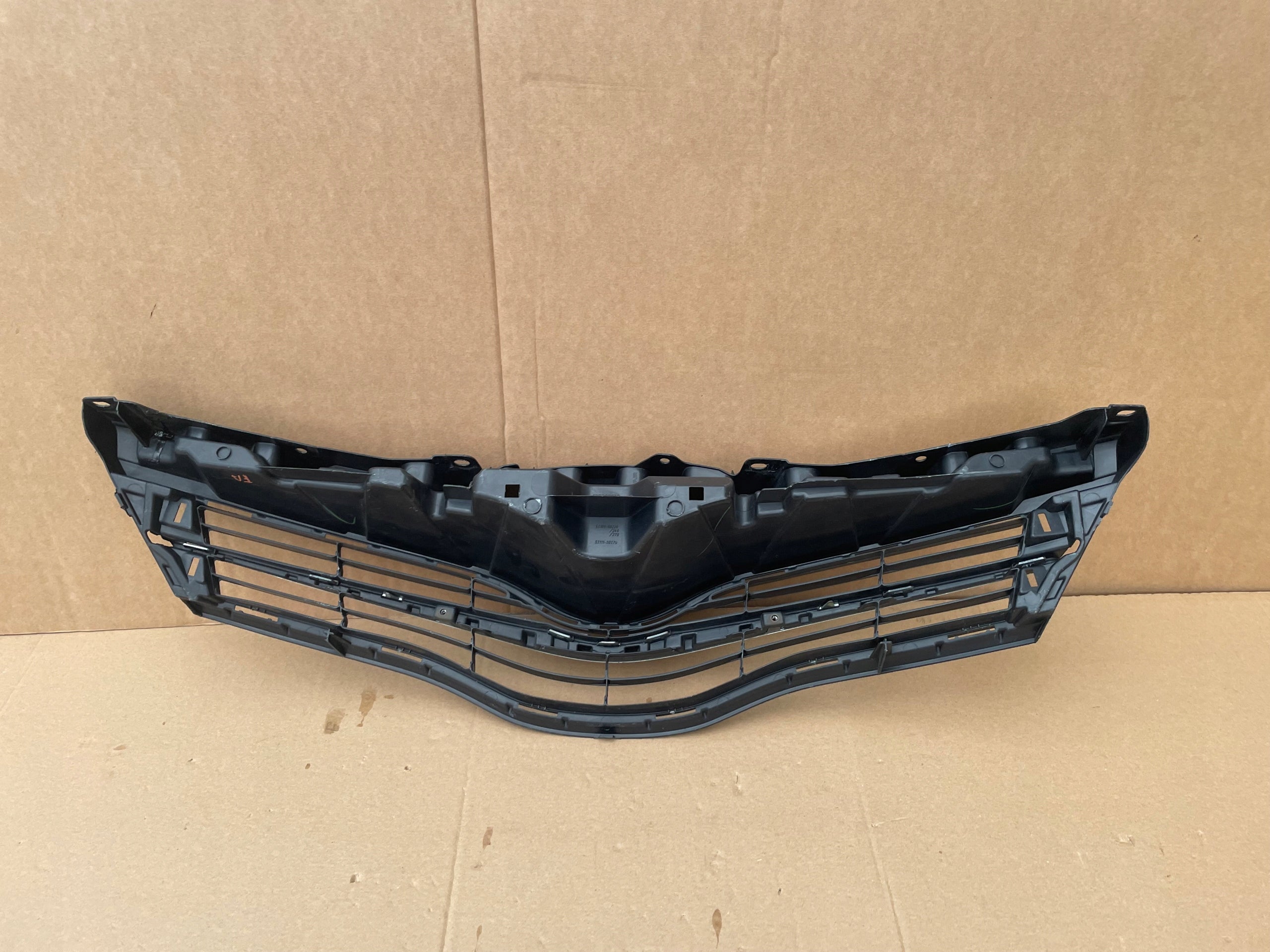 Kühlergrill Toyota E 5 YARIS I FRONTGRILL 531010D220 Kühlergitter