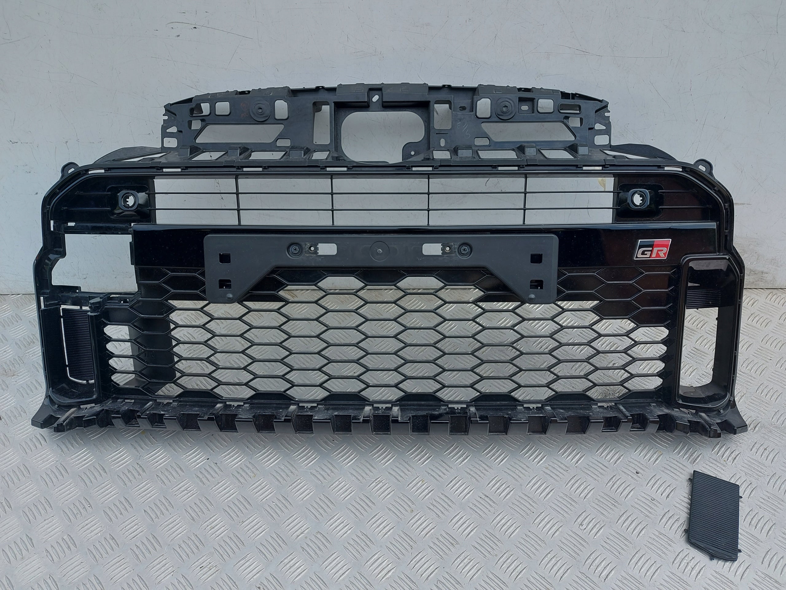 Kühlergrill Toyota V YARIS I 5 FRONTGRILL 5310252160 Kühlergitter