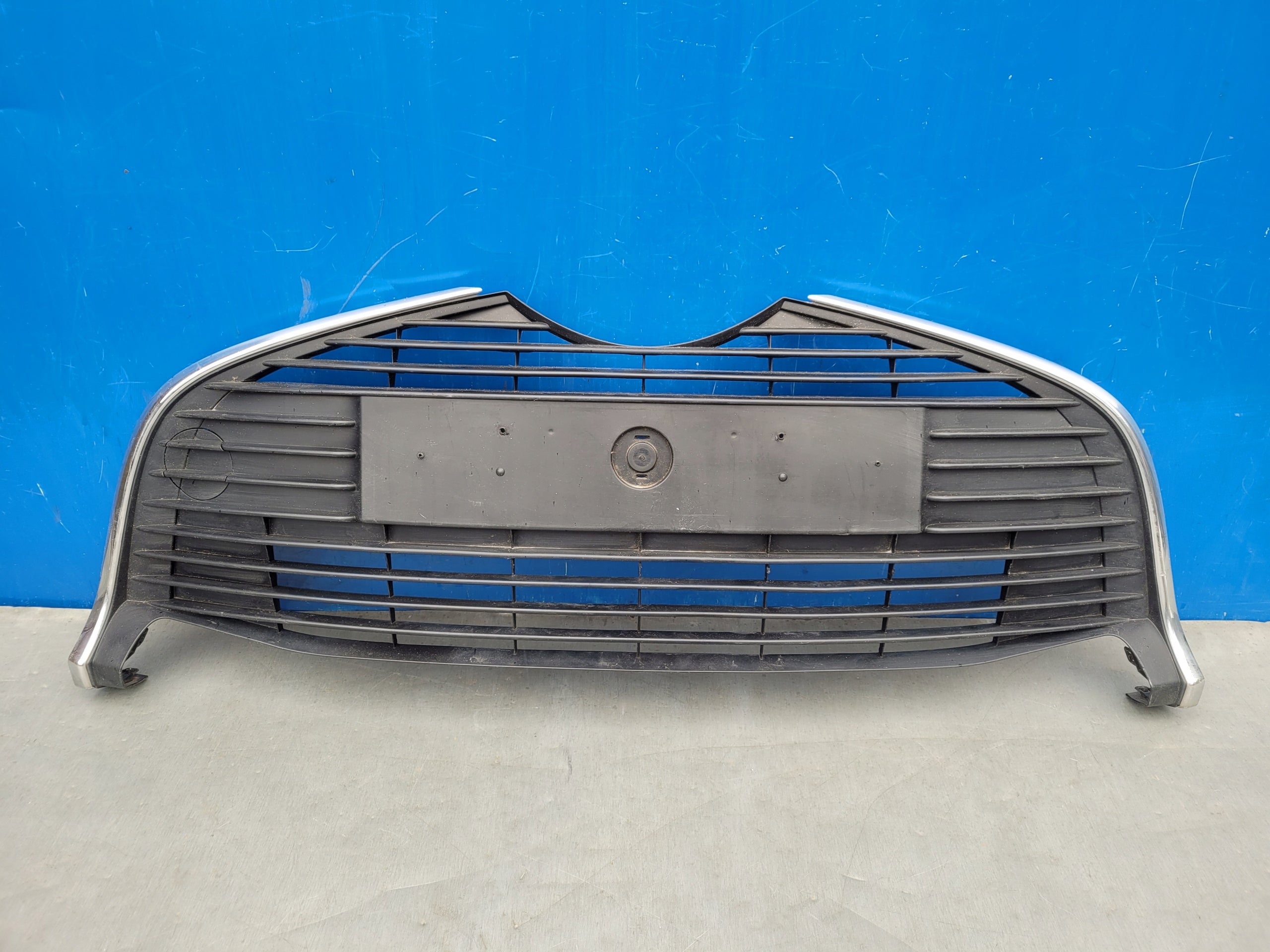 Kühlergrill Toyota E 5 YARIS I FRONTGRILL 531020D040 Kühlergitter