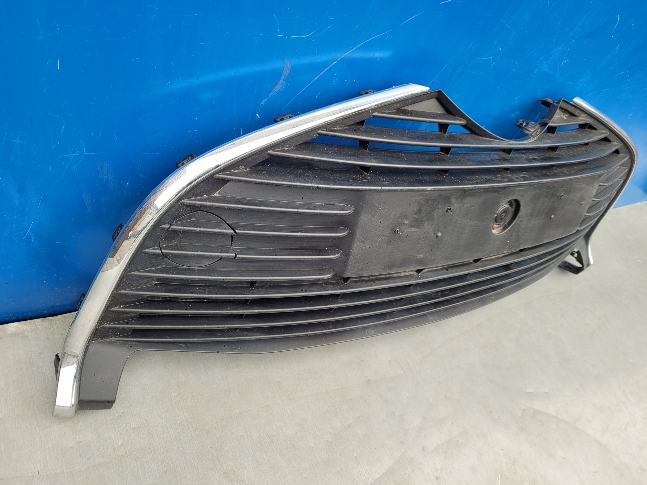 Kühlergrill Toyota E 5 YARIS I FRONTGRILL 531020D040 Kühlergitter