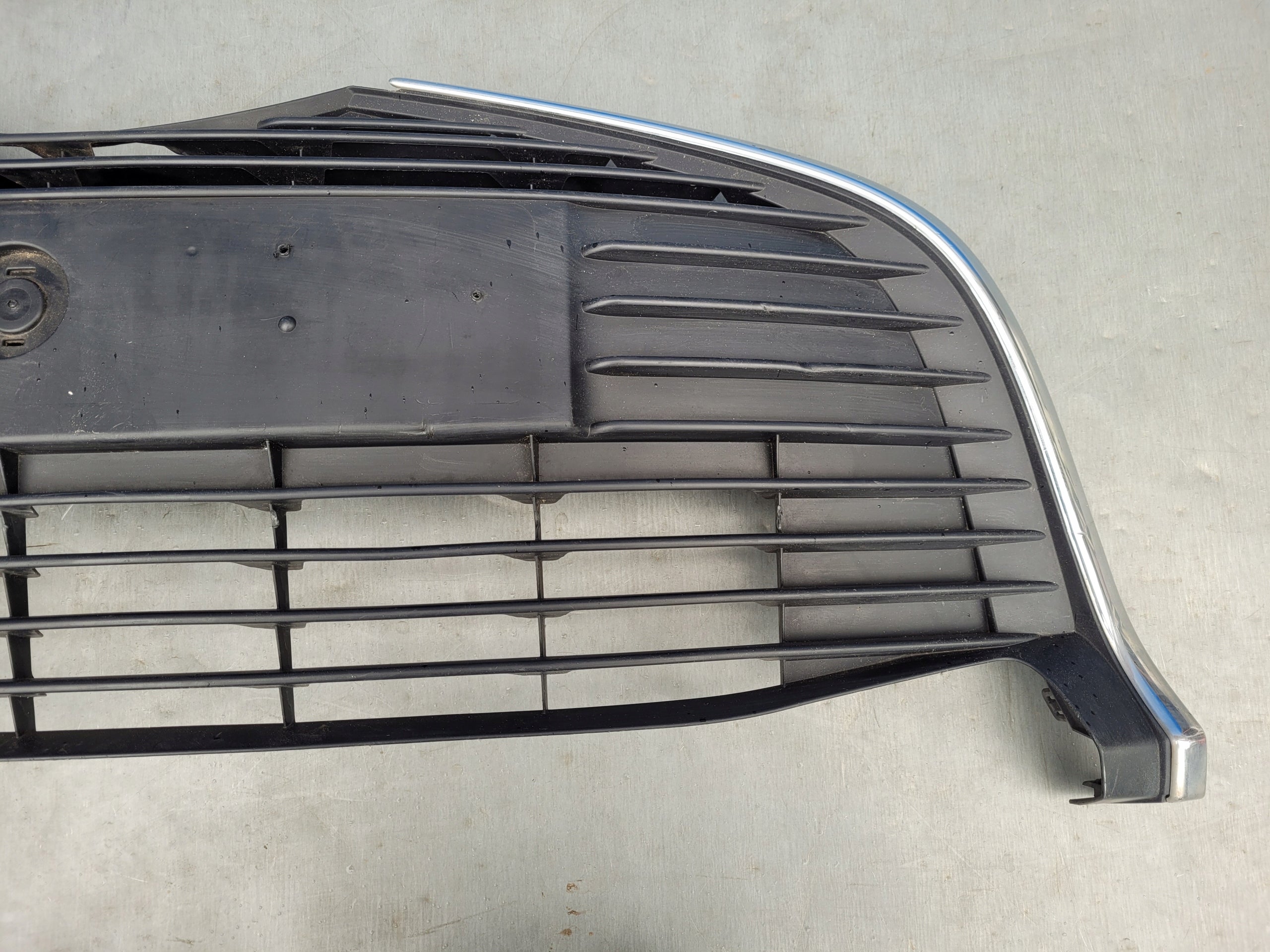 Kühlergrill Toyota E 5 YARIS I FRONTGRILL 531020D040 Kühlergitter