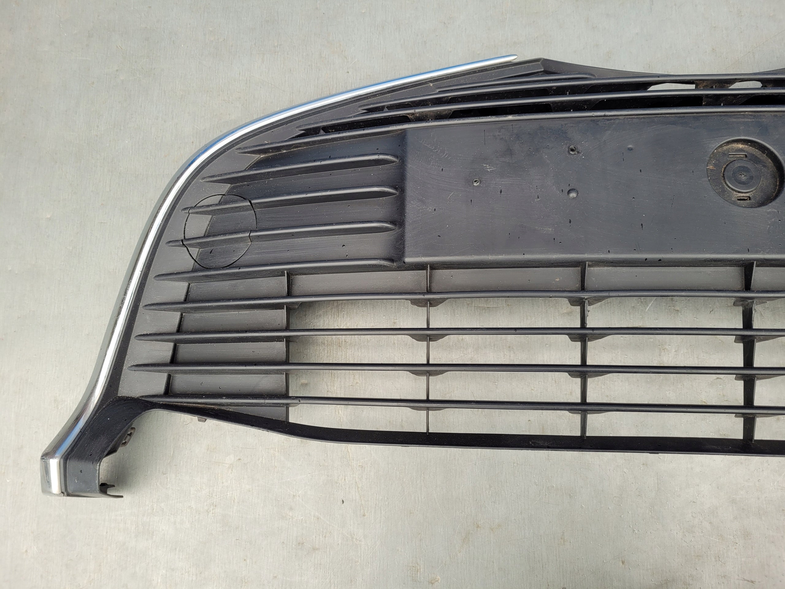 Kühlergrill Toyota E 5 YARIS I FRONTGRILL 531020D040 Kühlergitter