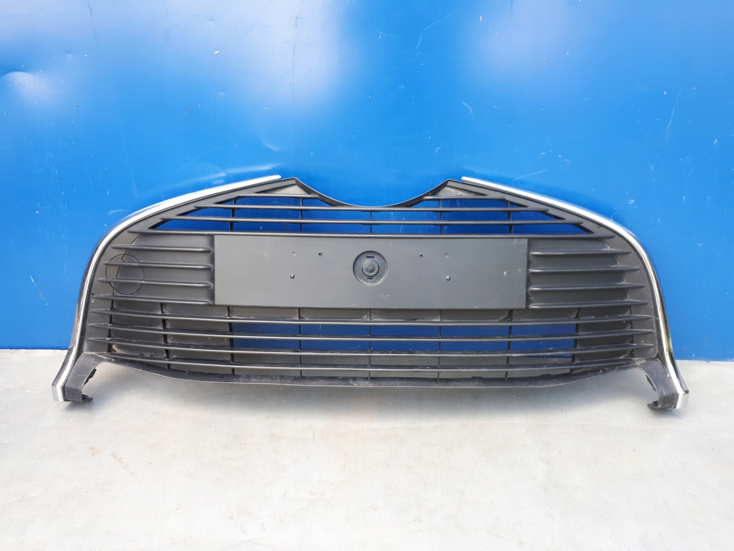 Kühlergrill Toyota E 5 YARIS I FRONTGRILL 531020D040 Kühlergitter