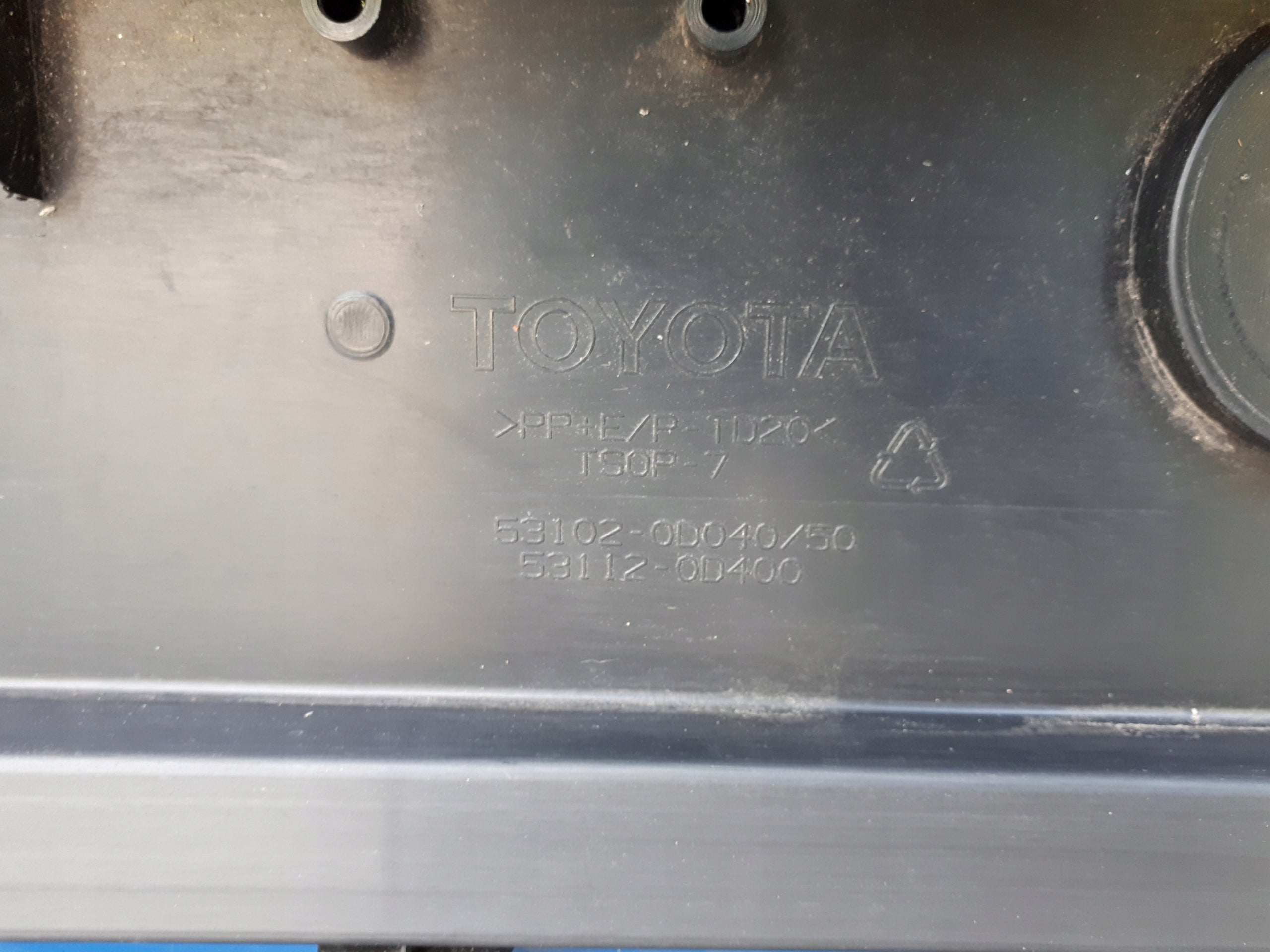 Kühlergrill Toyota E 5 YARIS I FRONTGRILL 531020D040 Kühlergitter