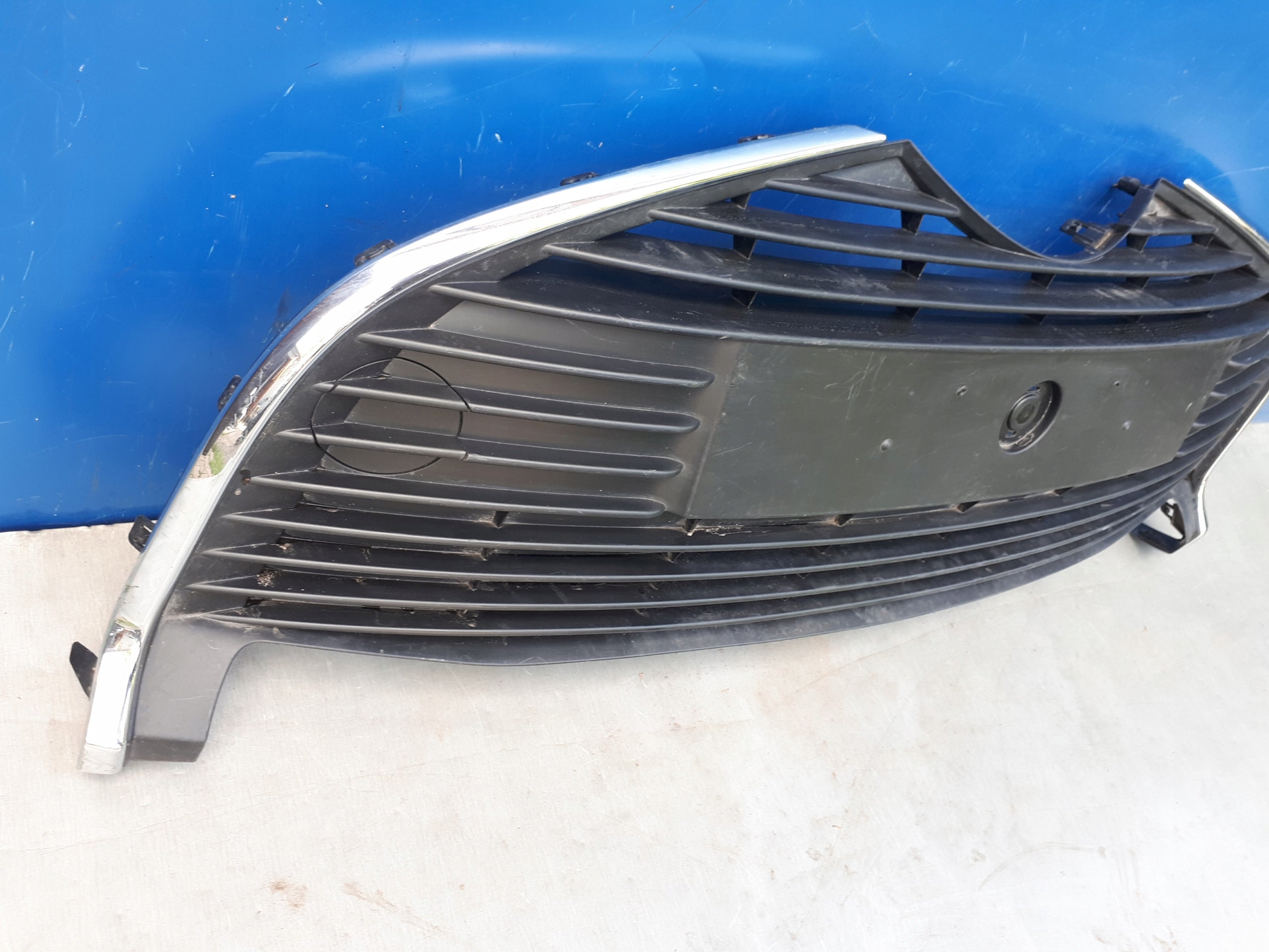 Kühlergrill Toyota E 5 YARIS I FRONTGRILL 531020D040 Kühlergitter