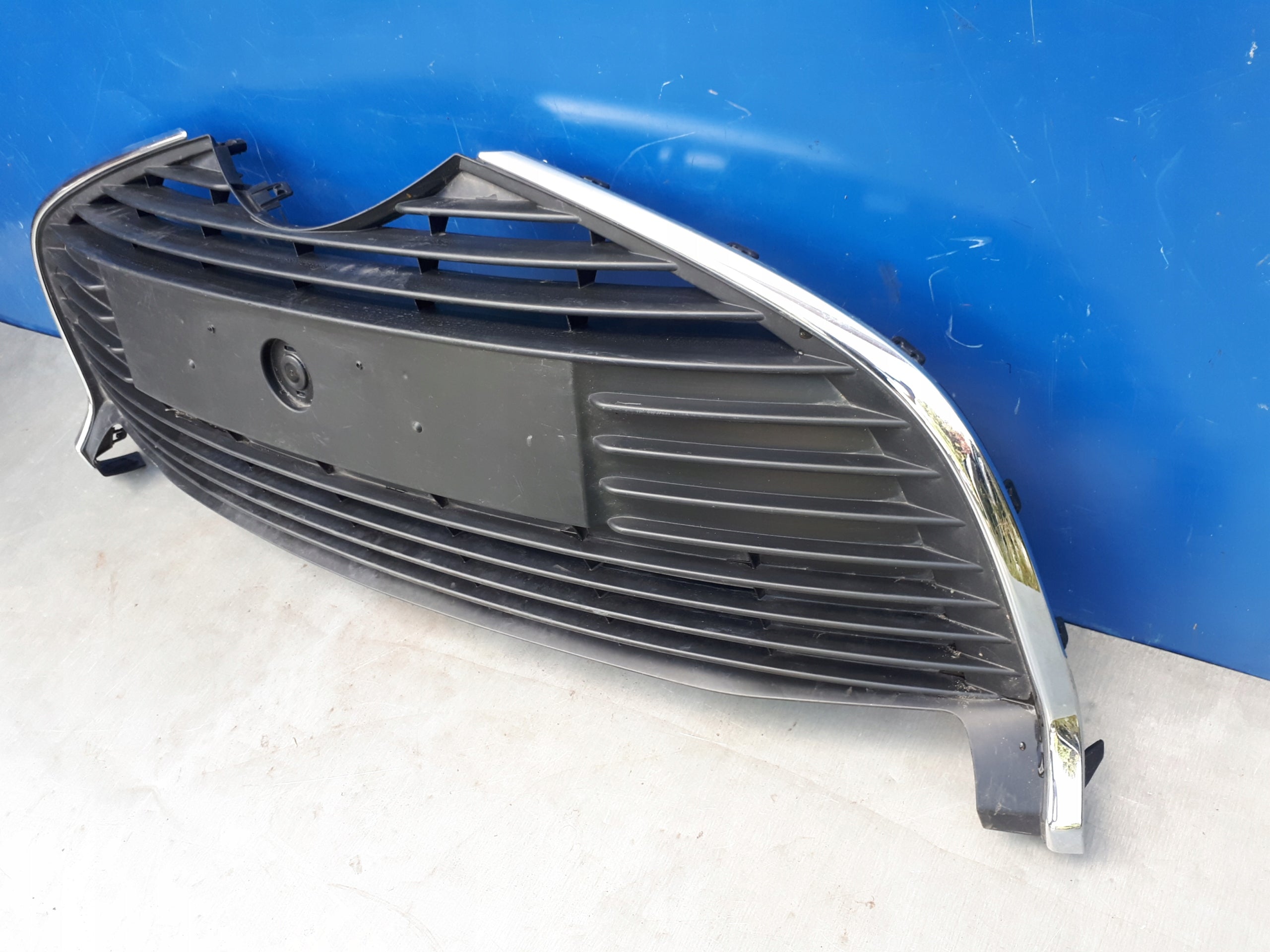 Kühlergrill Toyota E 5 YARIS I FRONTGRILL 531020D040 Kühlergitter