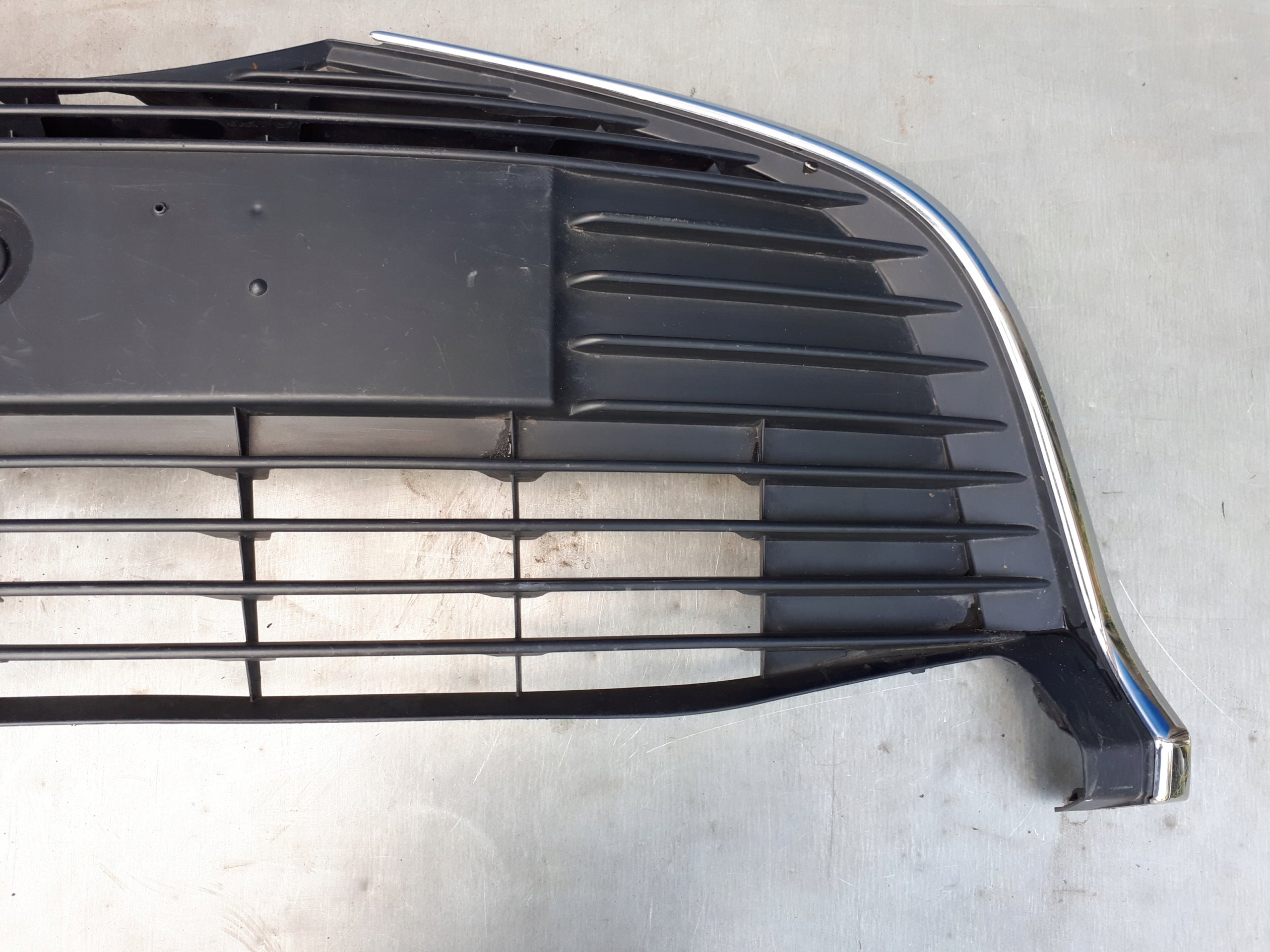 Kühlergrill Toyota E 5 YARIS I FRONTGRILL 531020D040 Kühlergitter