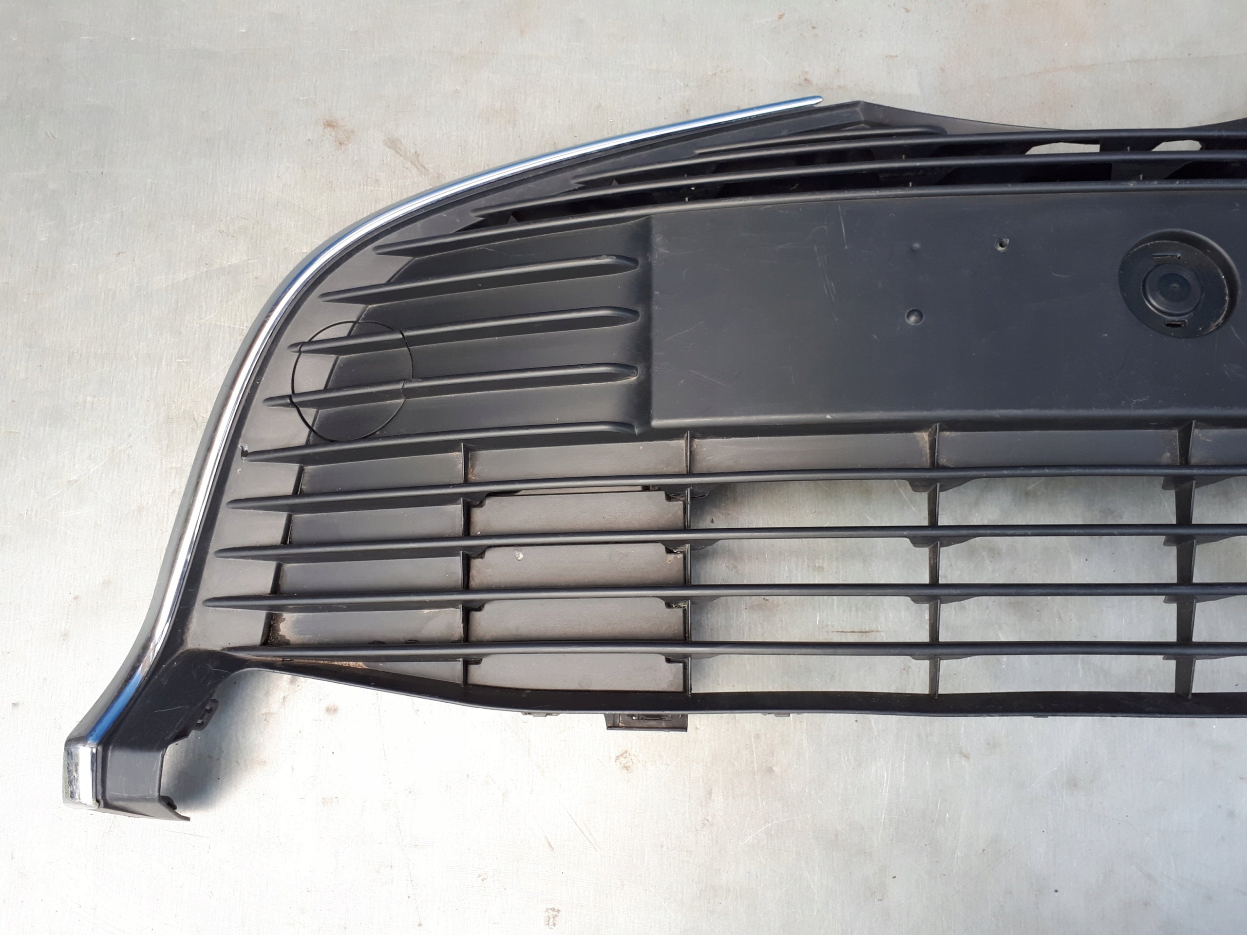 Kühlergrill Toyota E 5 YARIS I FRONTGRILL 531020D040 Kühlergitter