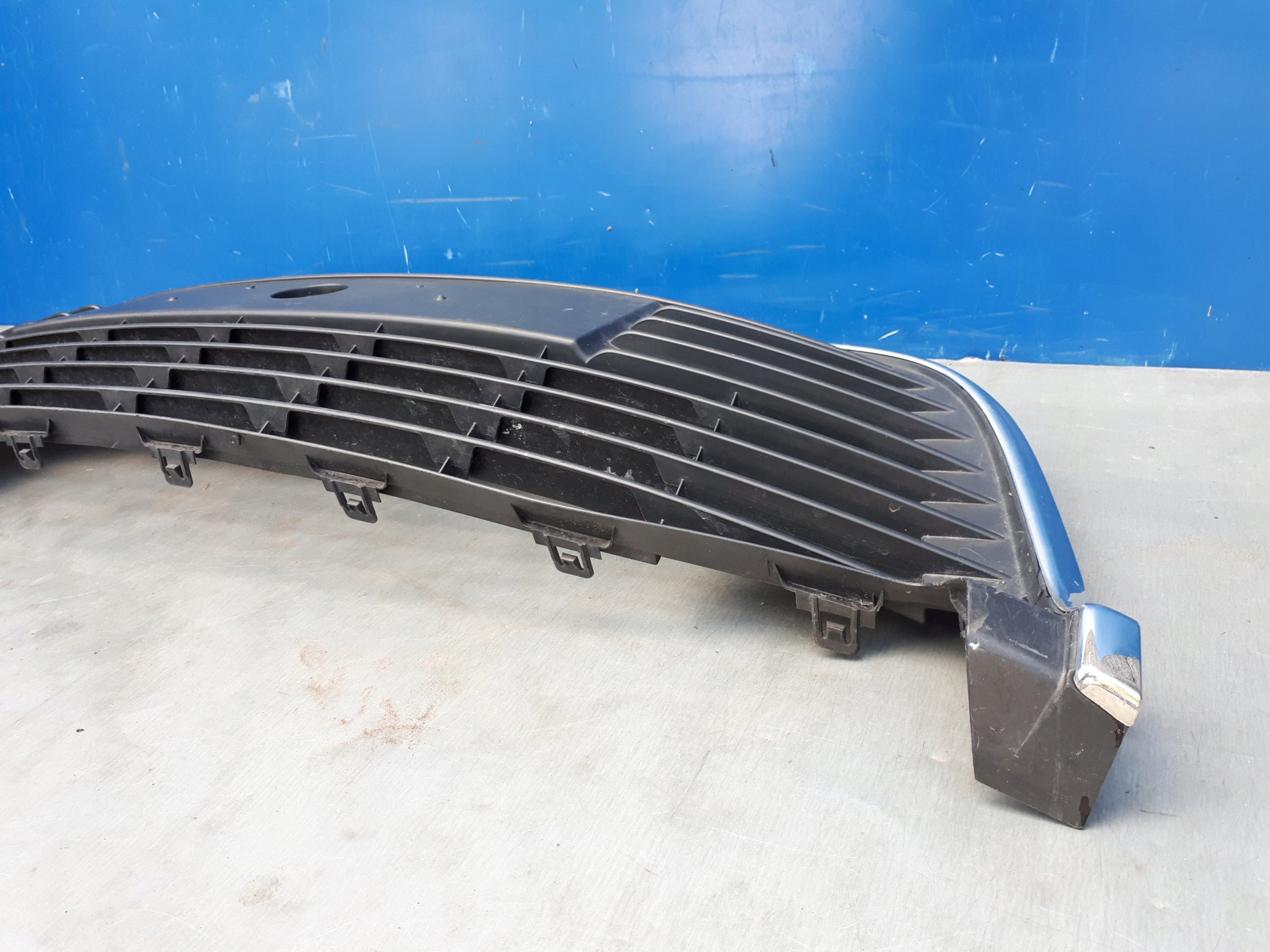 Kühlergrill Toyota E 5 YARIS I FRONTGRILL 531020D040 Kühlergitter