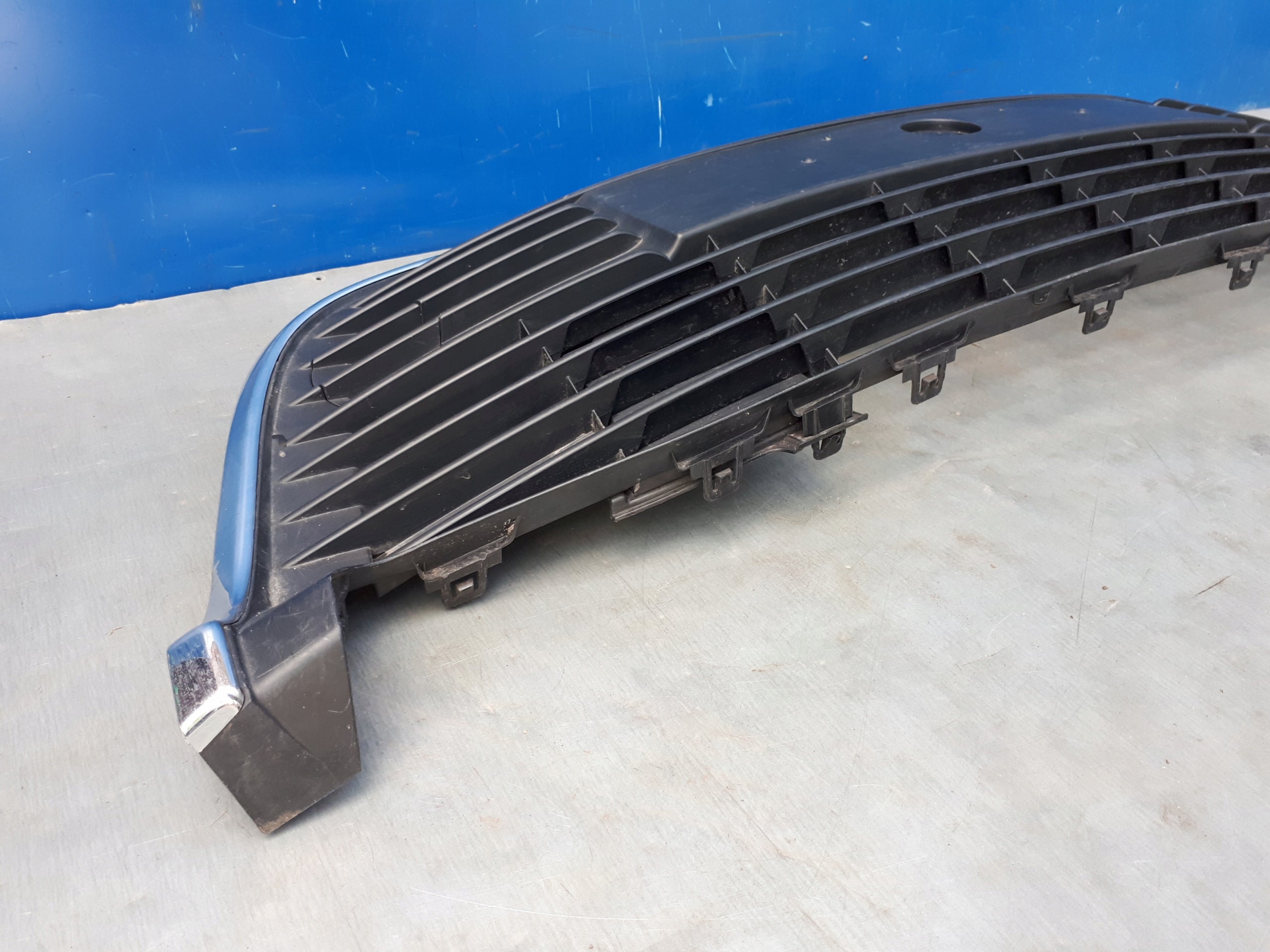 Kühlergrill Toyota E 5 YARIS I FRONTGRILL 531020D040 Kühlergitter