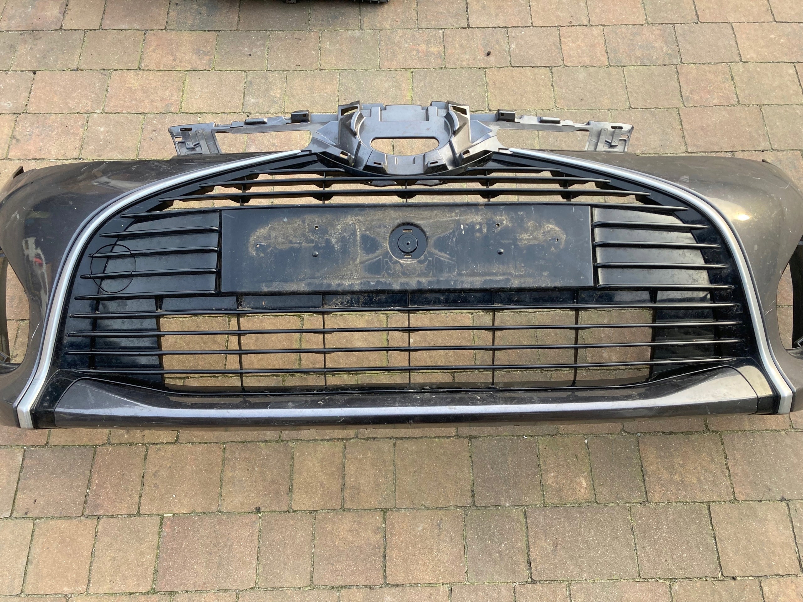 Kühlergrill Toyota E 5 YARIS I FRONTGRILL 531020d030 Kühlergitter