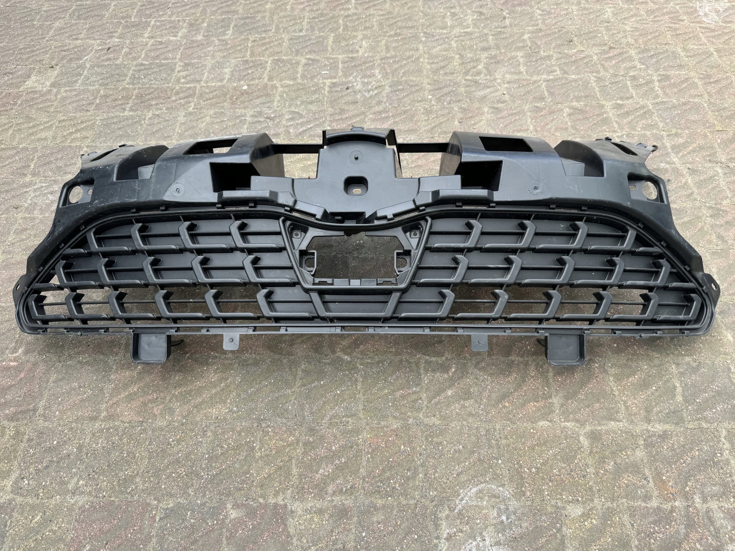  Calandre Toyota 5 YARIS CROSS FRONTGRILL 531110DB20 calandre  product image