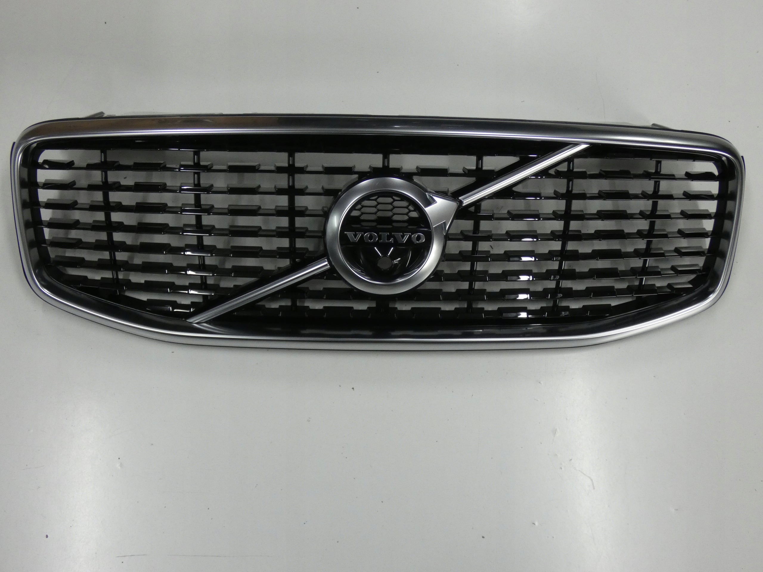  Kühlergrill Volvo II XC60 FRONTGRILL 32228570 Kühlergitter product image