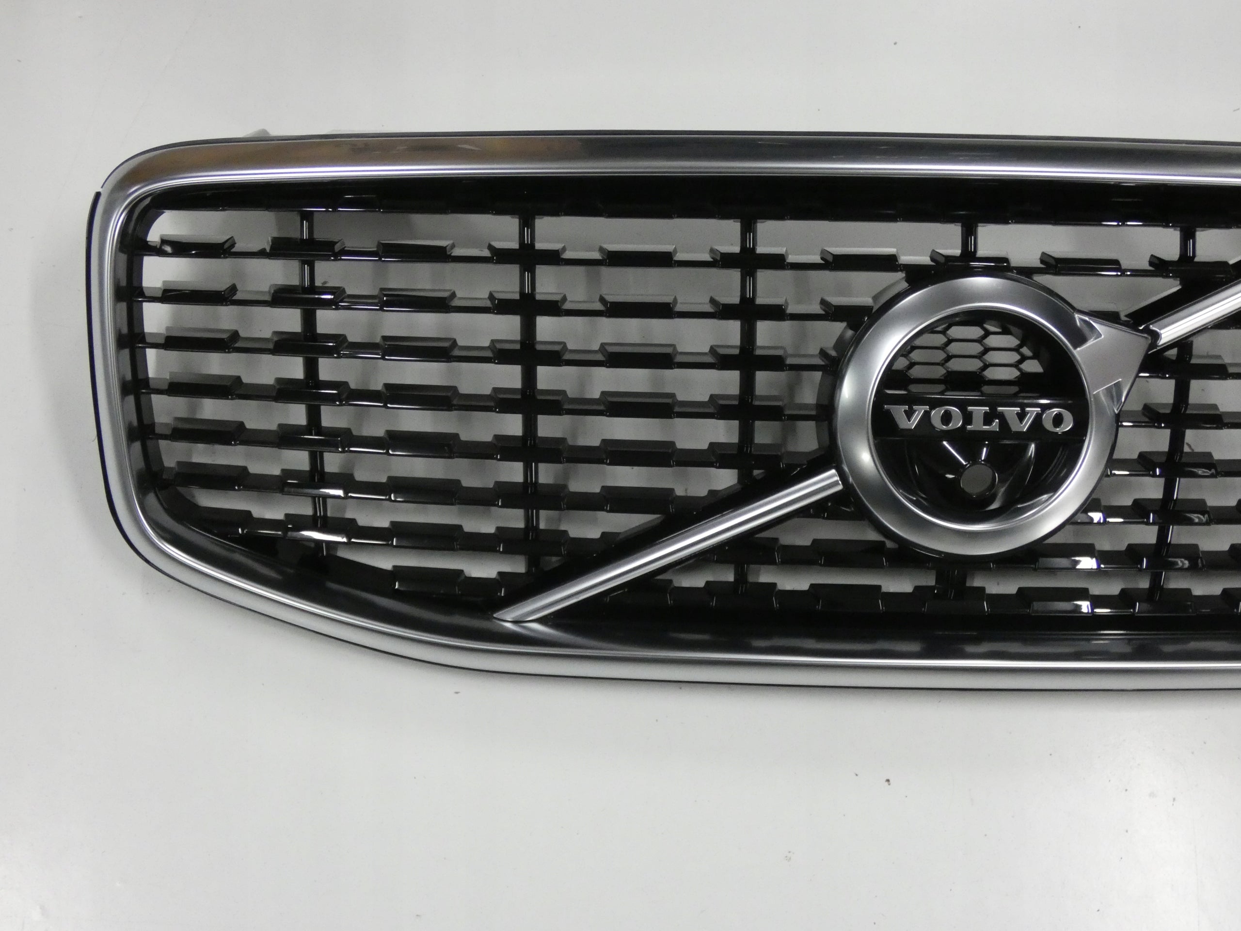 Kühlergrill Volvo II XC60 FRONTGRILL 32228570 Kühlergitter