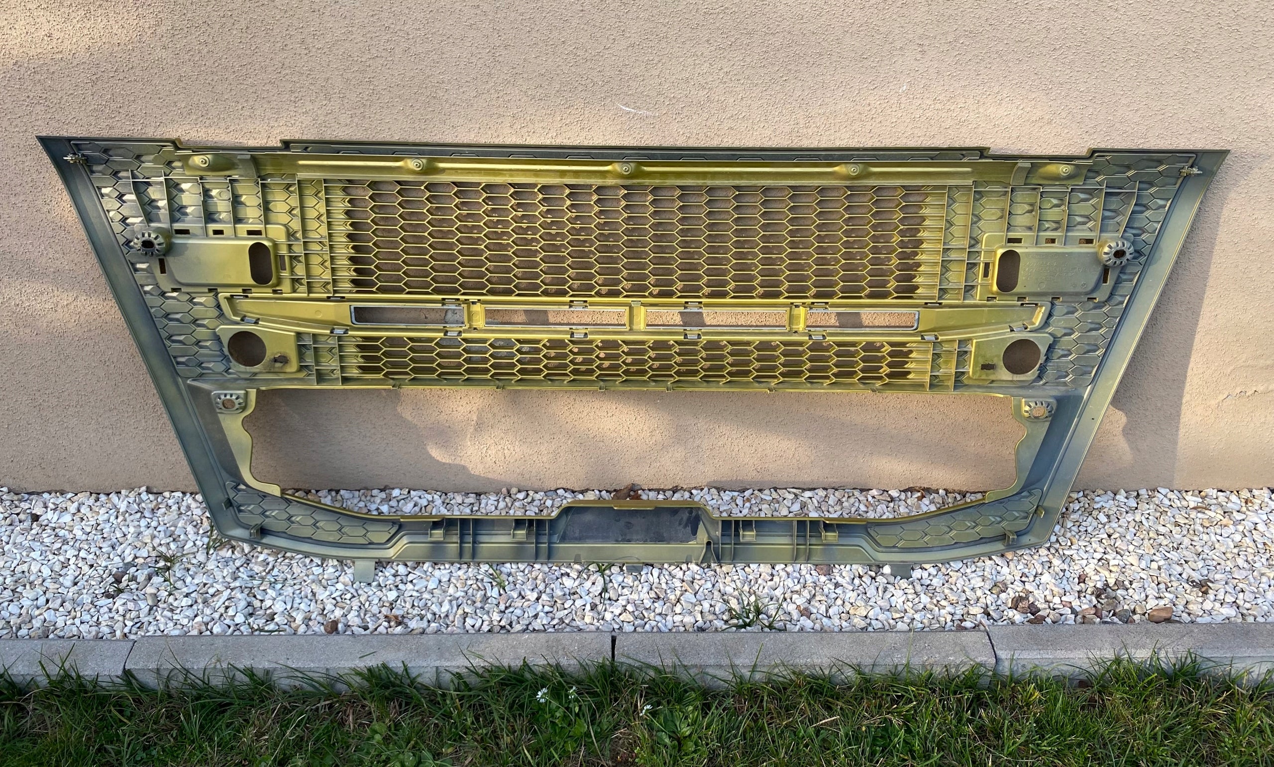 Kühlergrill Volvo  FRONTGRILL 84274554 Kühlergitter