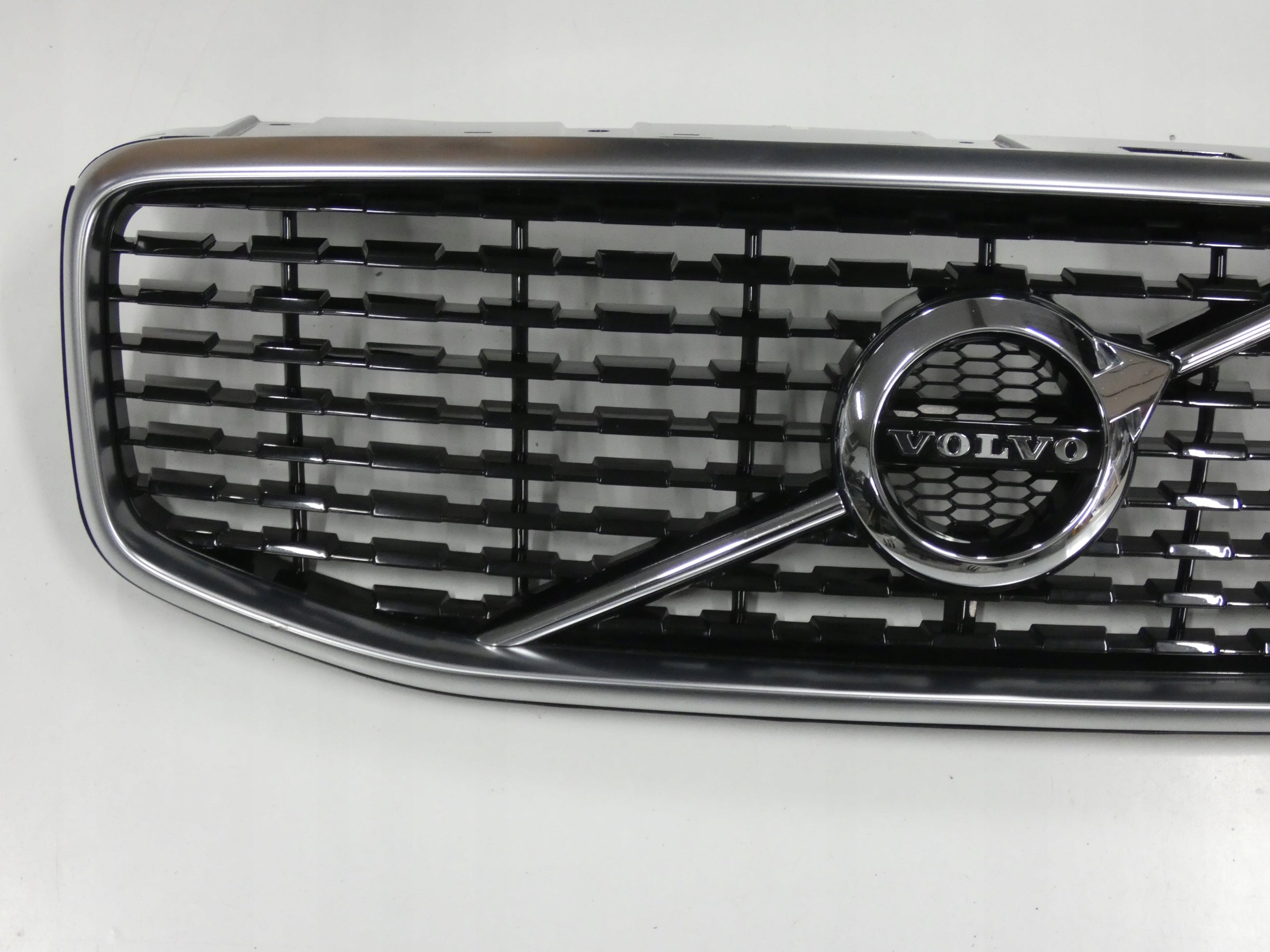 Kühlergrill Volvo II XC60 142 FRONTGRILL 31425534 Kühlergitter