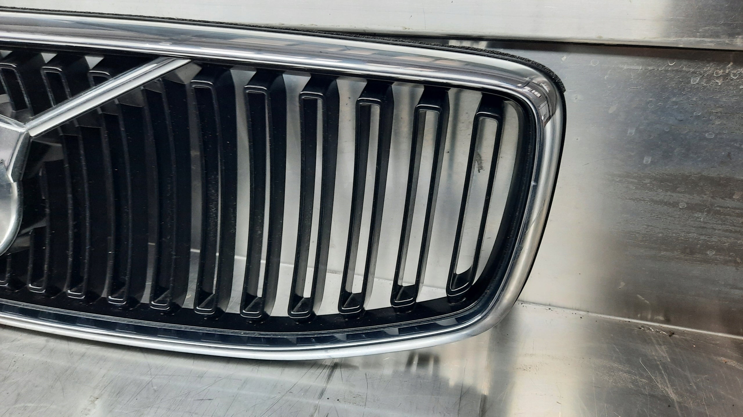 Kühlergrill Volvo 142 S90 V90 FRONTGRILL 31425721 Kühlergitter