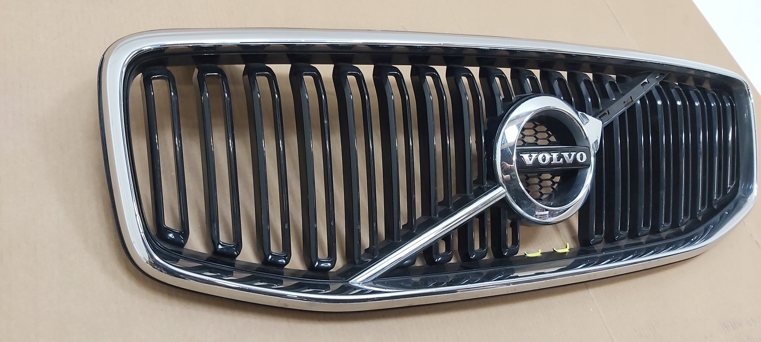 Kühlergrill Volvo XC60 II 142 FRONTGRILL 31425532 Kühlergitter