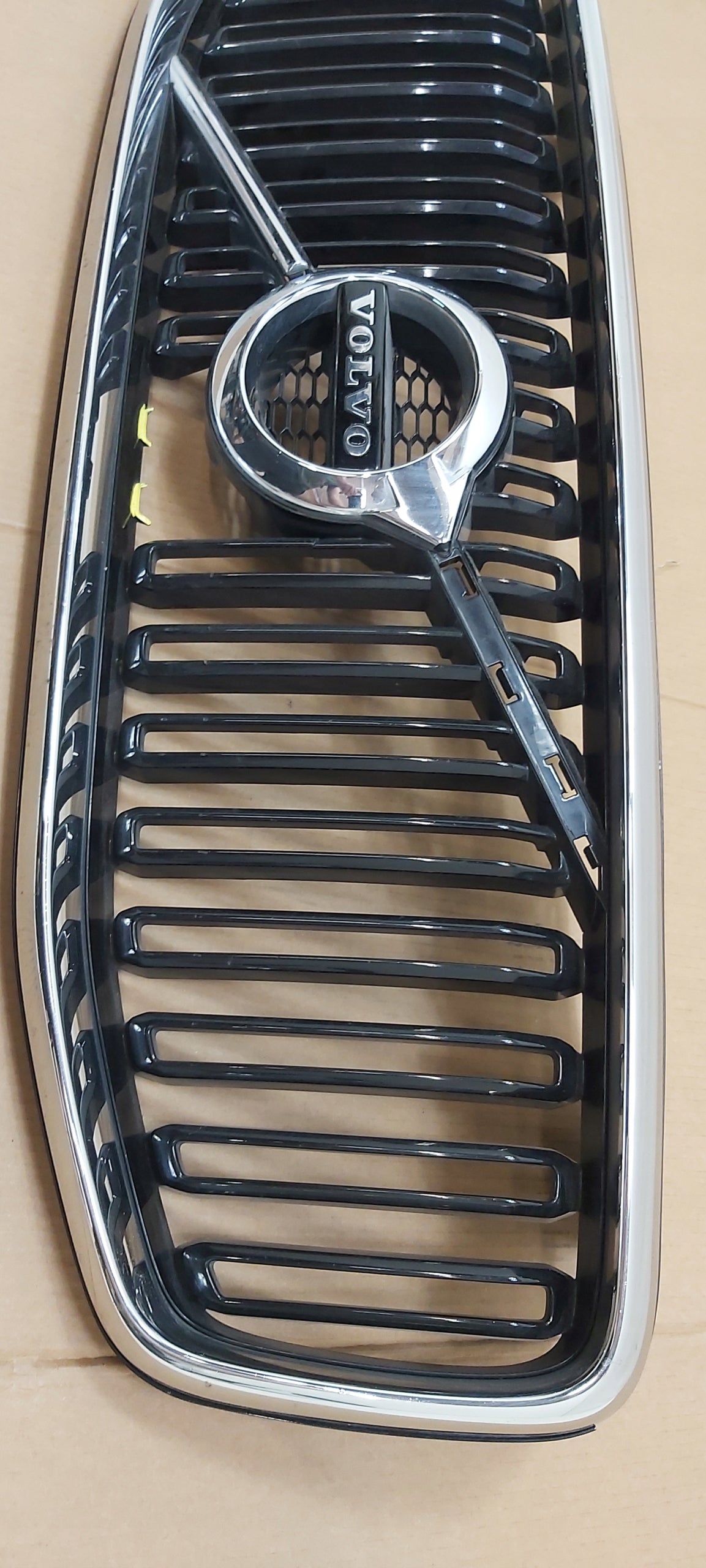 Kühlergrill Volvo XC60 II 142 FRONTGRILL 31425532 Kühlergitter