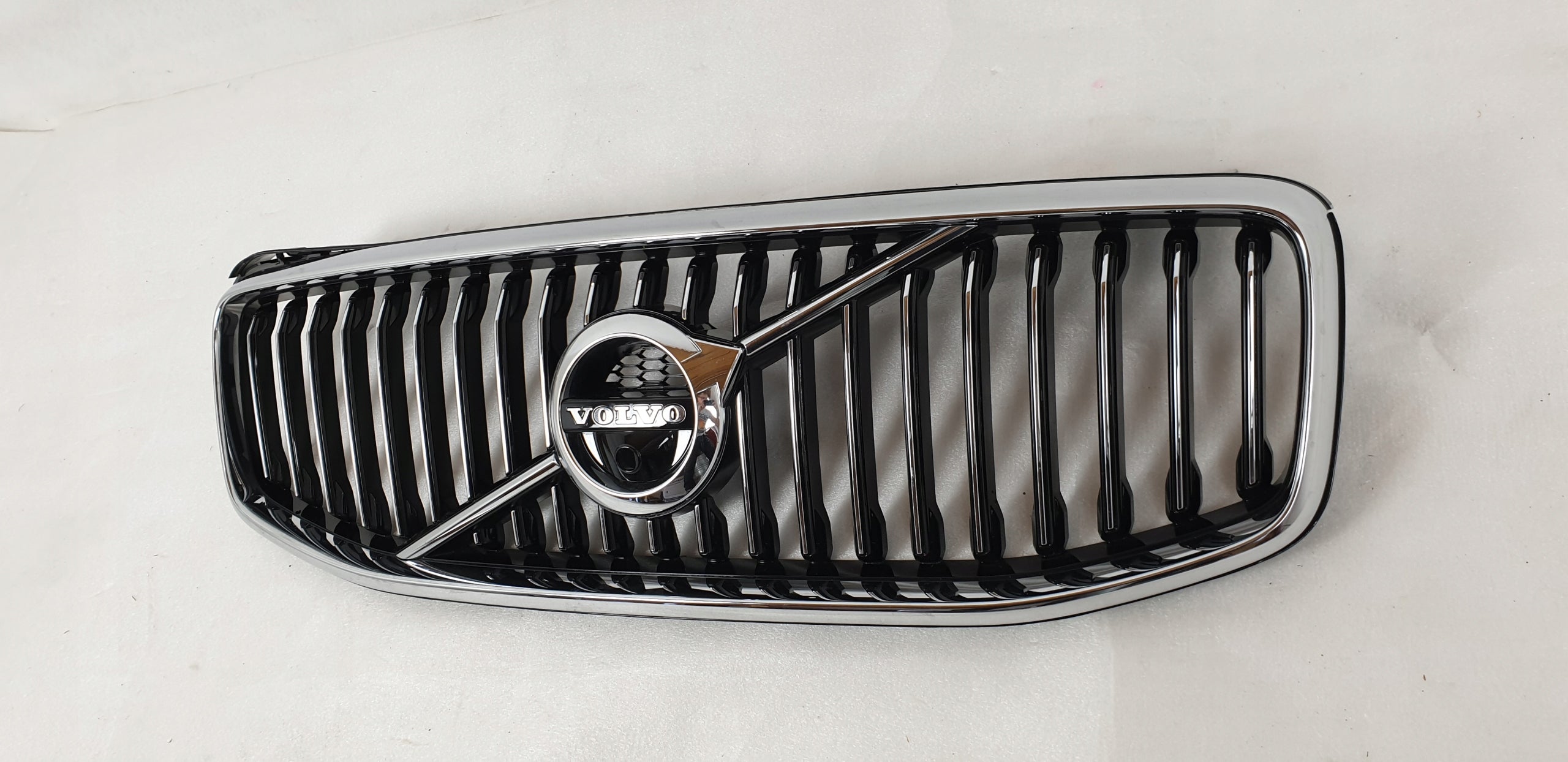 Kühlergrill Volvo XC60 II 142 FRONTGRILL 31425535 Kühlergitter