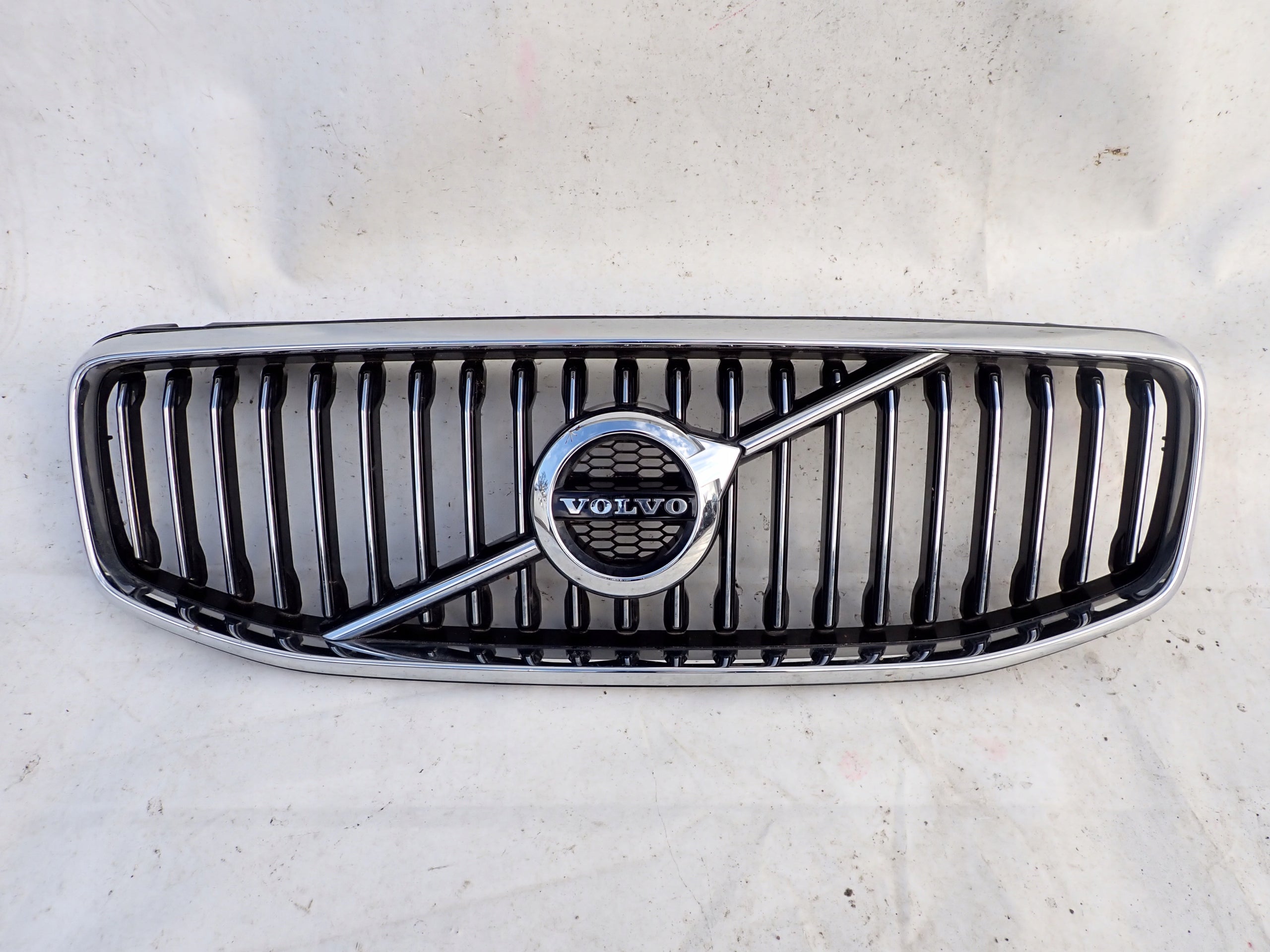 Kühlergrill Volvo XC60 II 142 FRONTGRILL 31425538 Kühlergitter