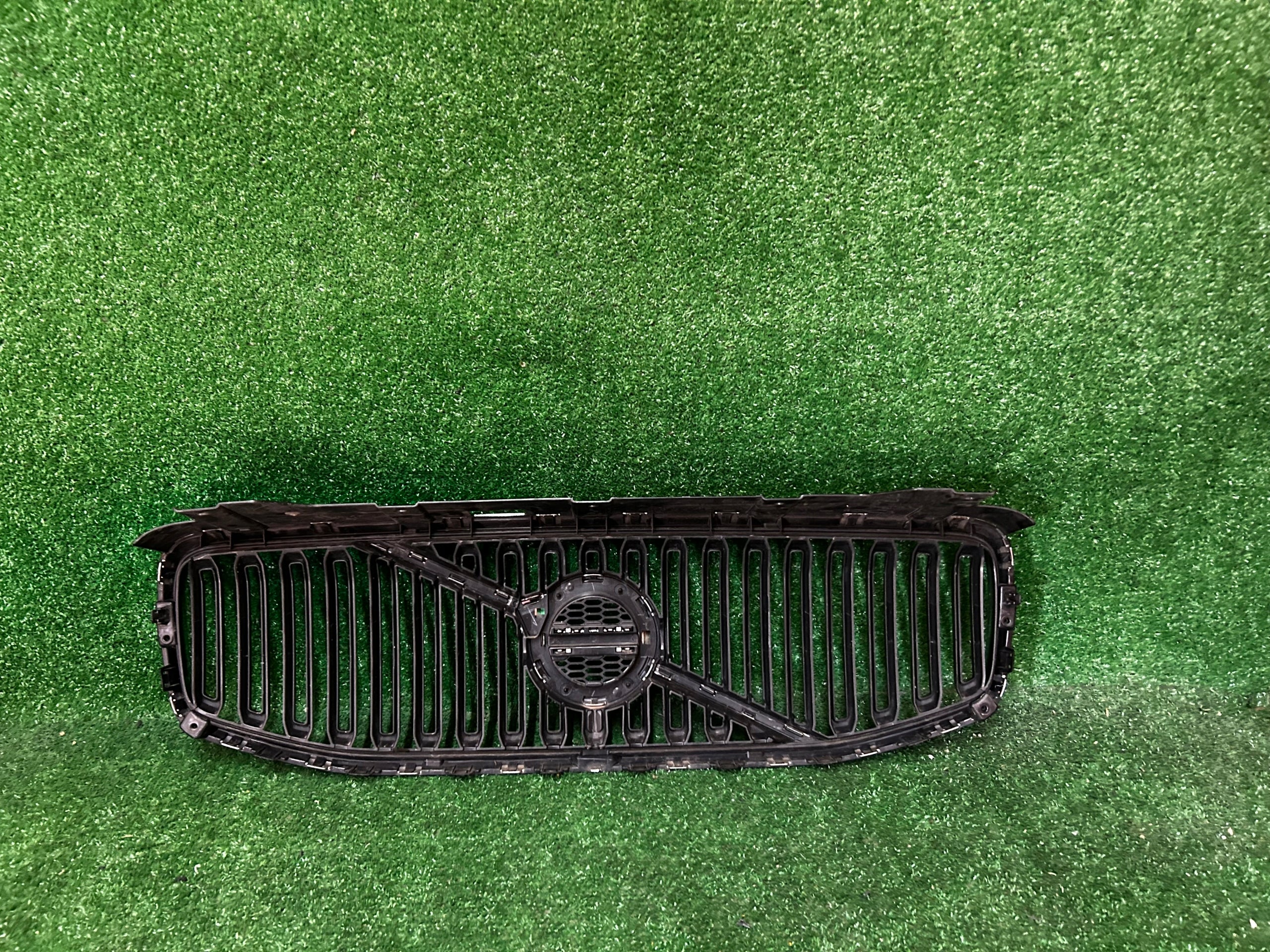 Kühlergrill Volvo XC60 II 2 142 FRONTGRILL 31425537 Kühlergitter