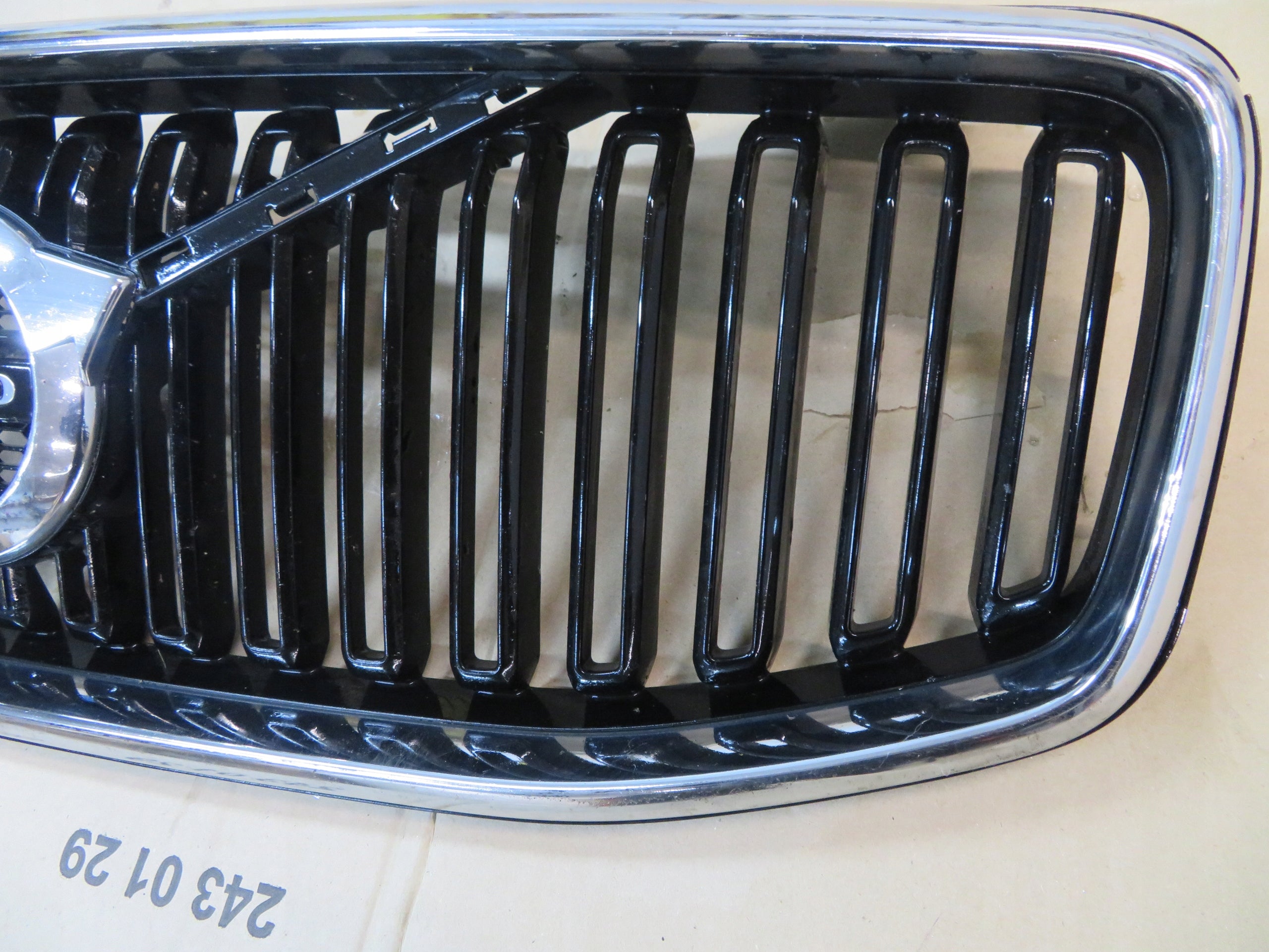 Kühlergrill Volvo XC60 142 FRONTGRILL 31425532 Kühlergitter