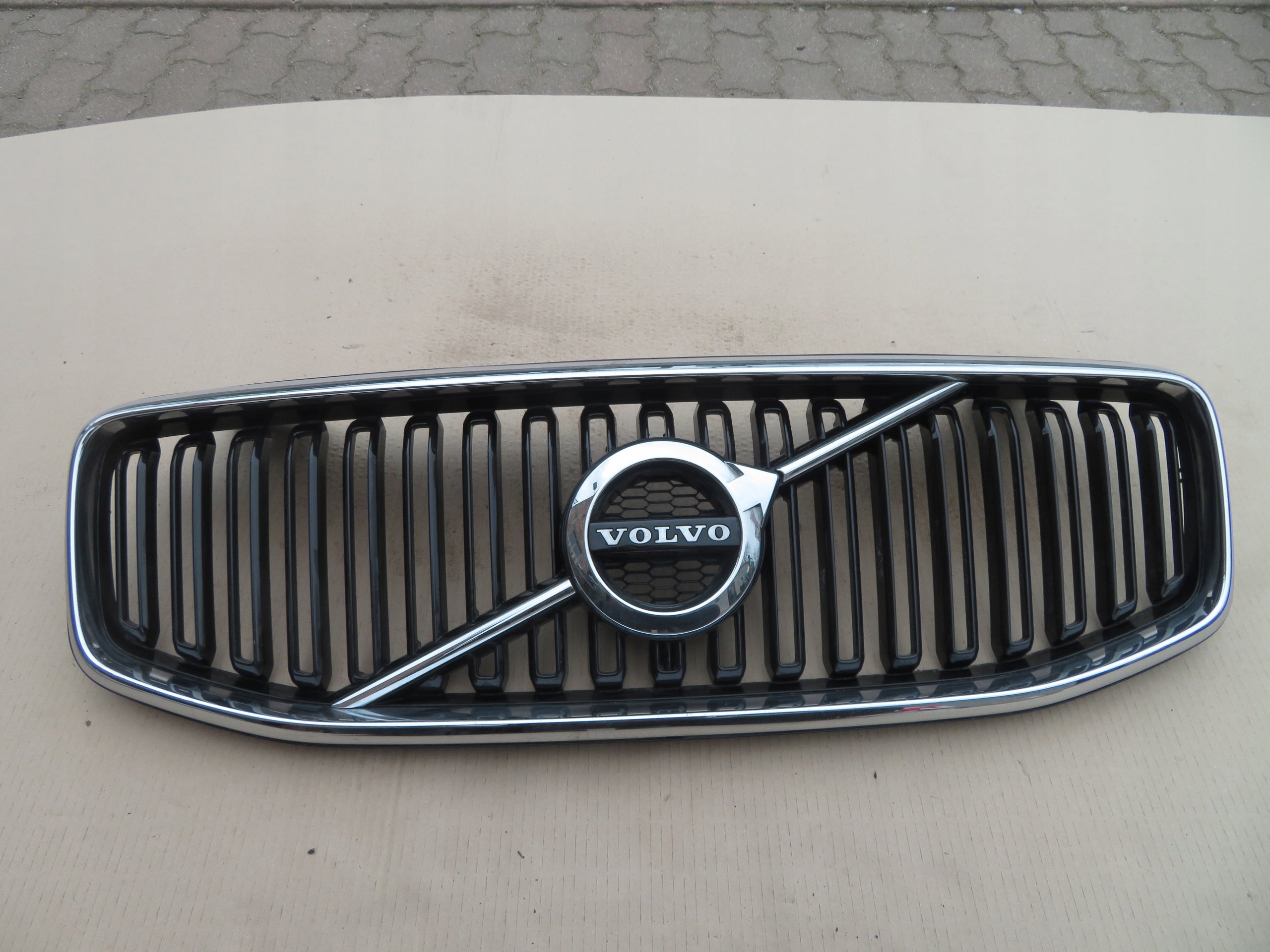 Kühlergrill Volvo XC60 II 142 FRONTGRILL 63147949 Kühlergitter