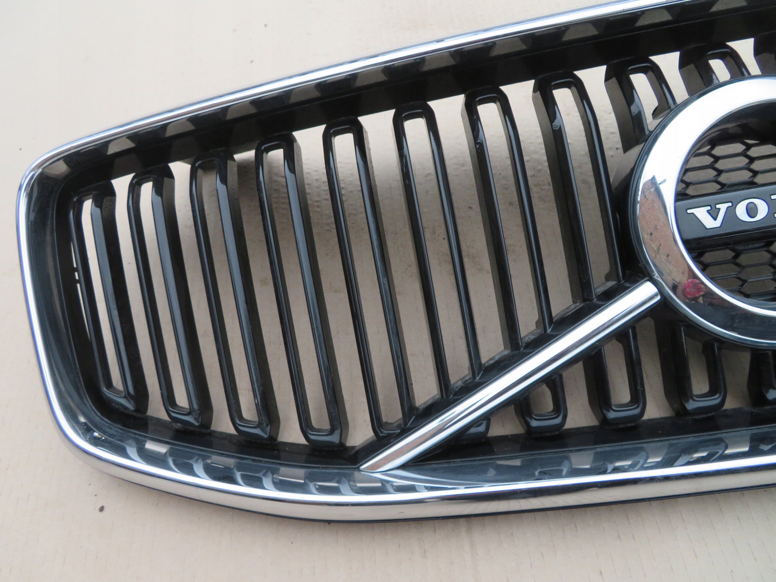 Kühlergrill Volvo XC60 II 142 FRONTGRILL 63147949 Kühlergitter