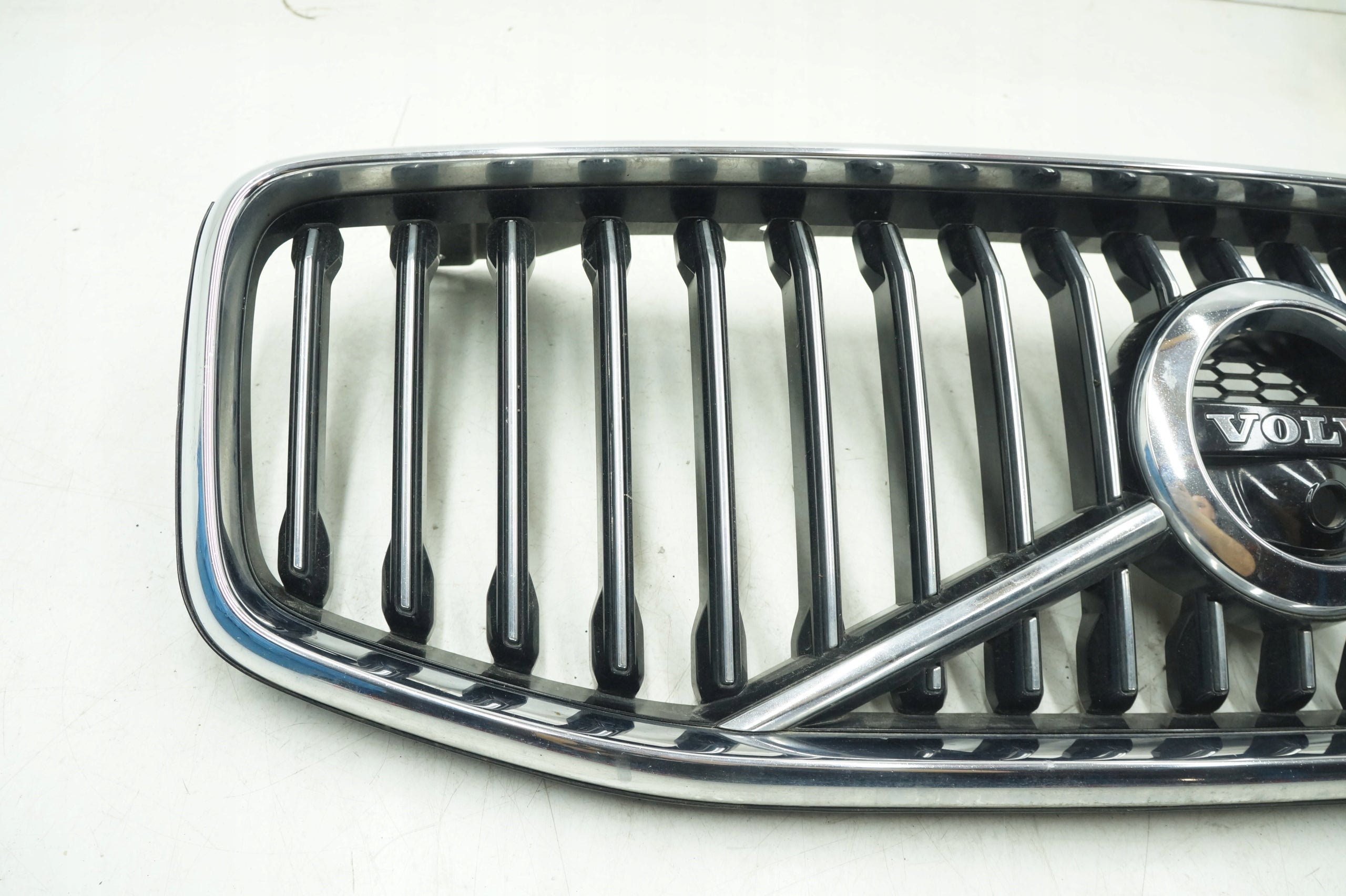 Kühlergrill Volvo XC60 II 2 142 FRONTGRILL 73142553 Kühlergitter