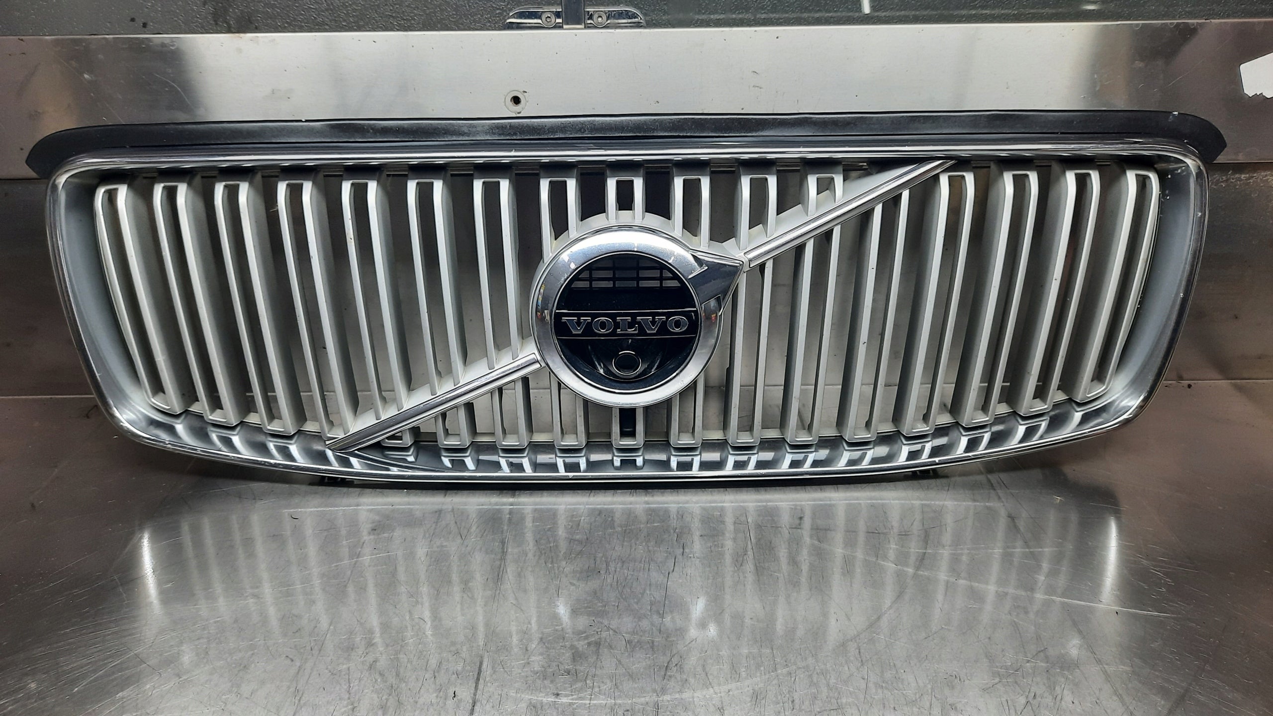  Radiator grille Volvo XC90 I 142 FRONT GRILL 53142593 Radiator grille  product image