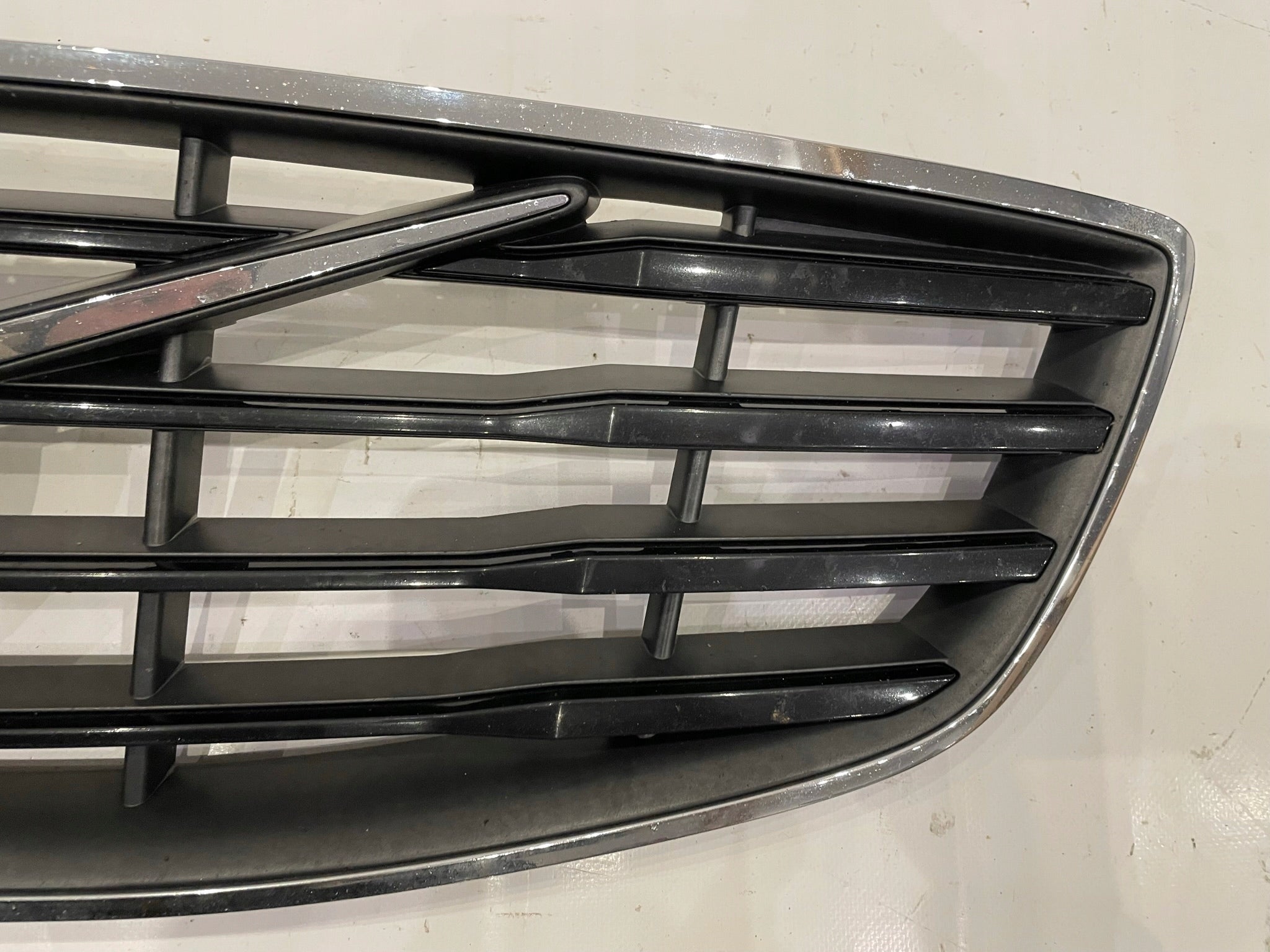 Kühlergrill Volvo S80 XC70 V70 FRONTGRILL 31383600 Kühlergitter