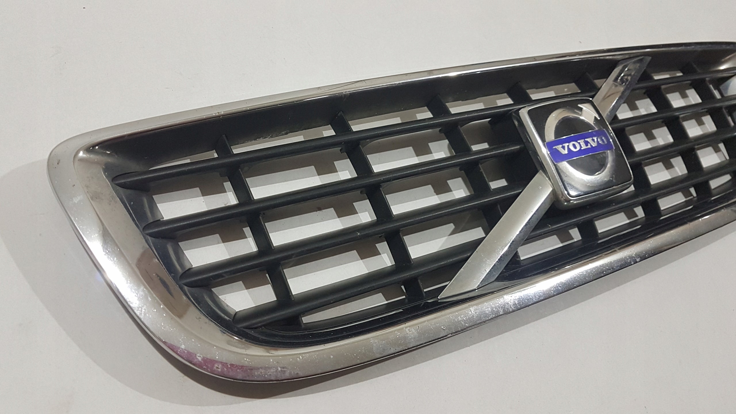 Kühlergrill Volvo S40 V50 30 FRONTGRILL 50071230 Kühlergitter