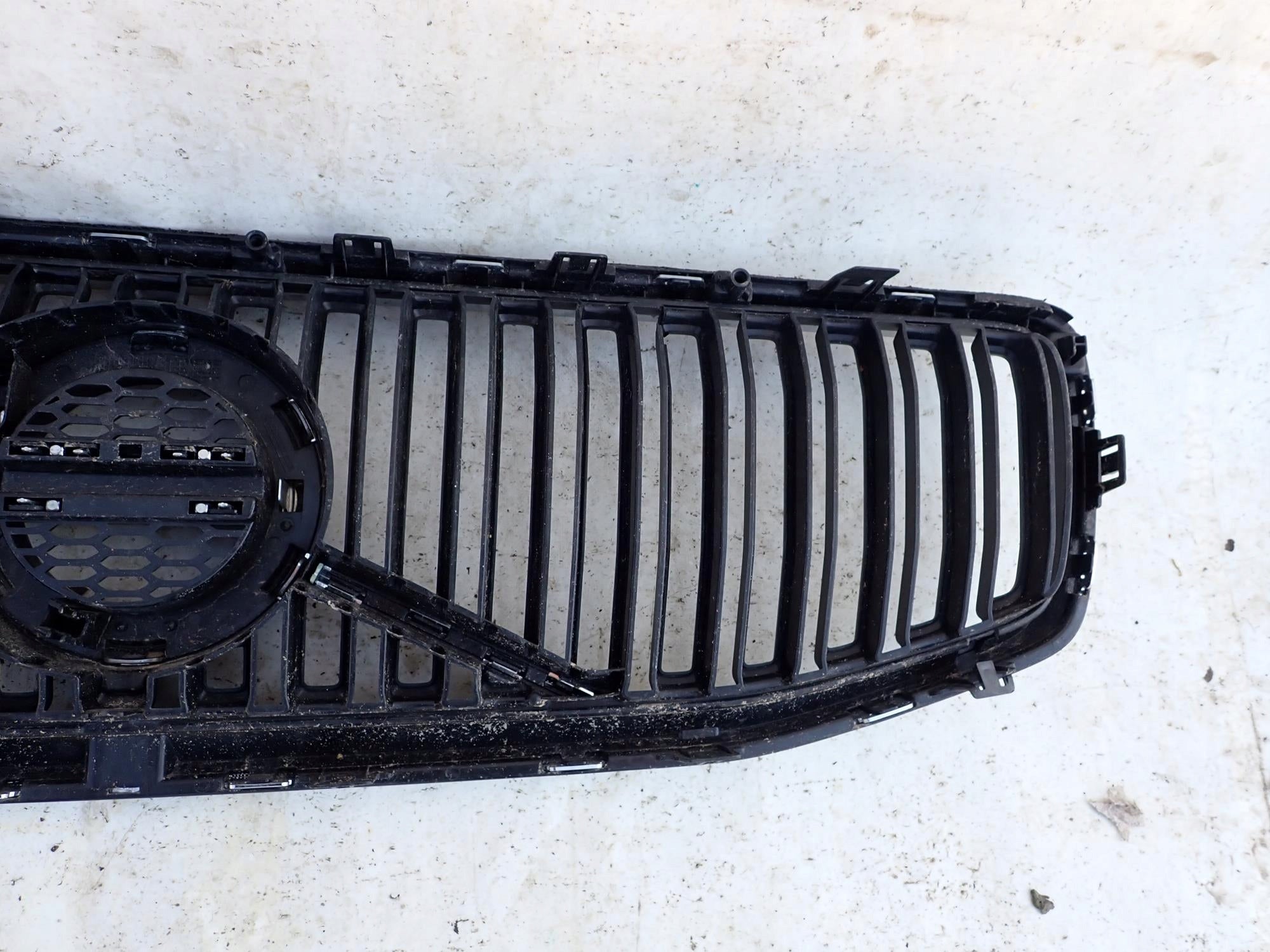 Volvo V60 II 2 III V60 II 2 S60 S60 III 3 FRONTGRILL 32132212