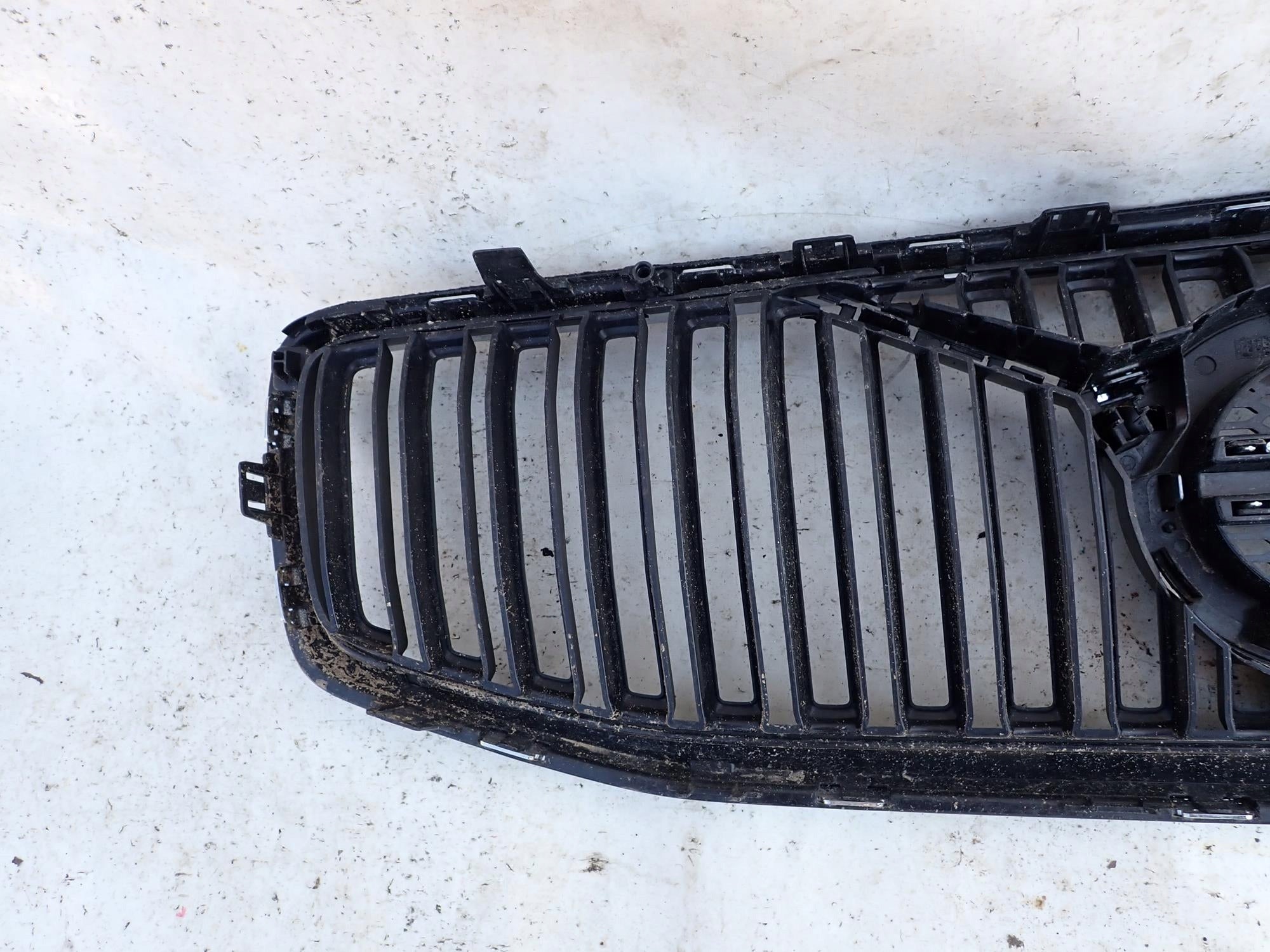 Volvo V60 II 2 III V60 II 2 S60 S60 III 3 FRONTGRILL 32132212