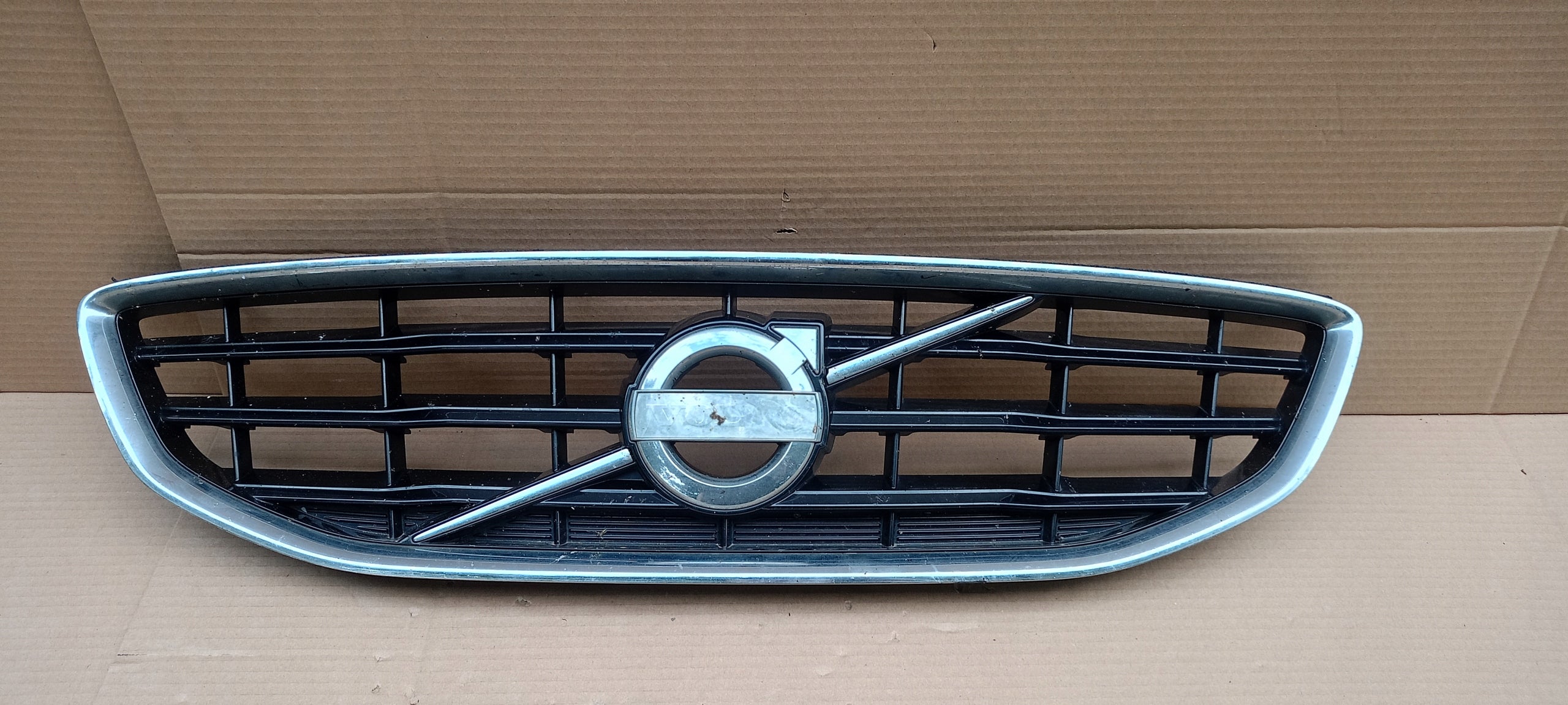 Kühlergrill Volvo V40 FRONTGRILL 31353120 Kühlergitter