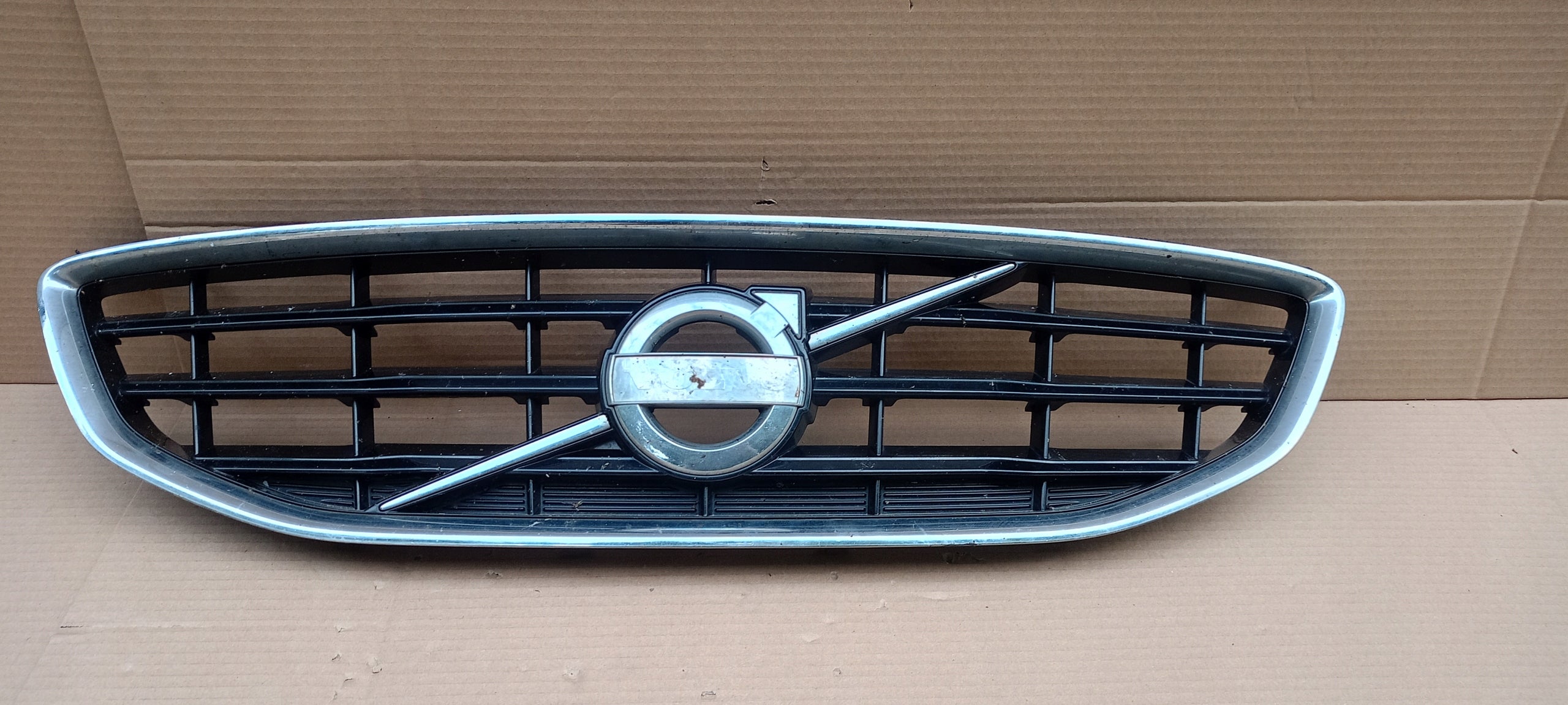 Kühlergrill Volvo V40 FRONTGRILL 31353120 Kühlergitter