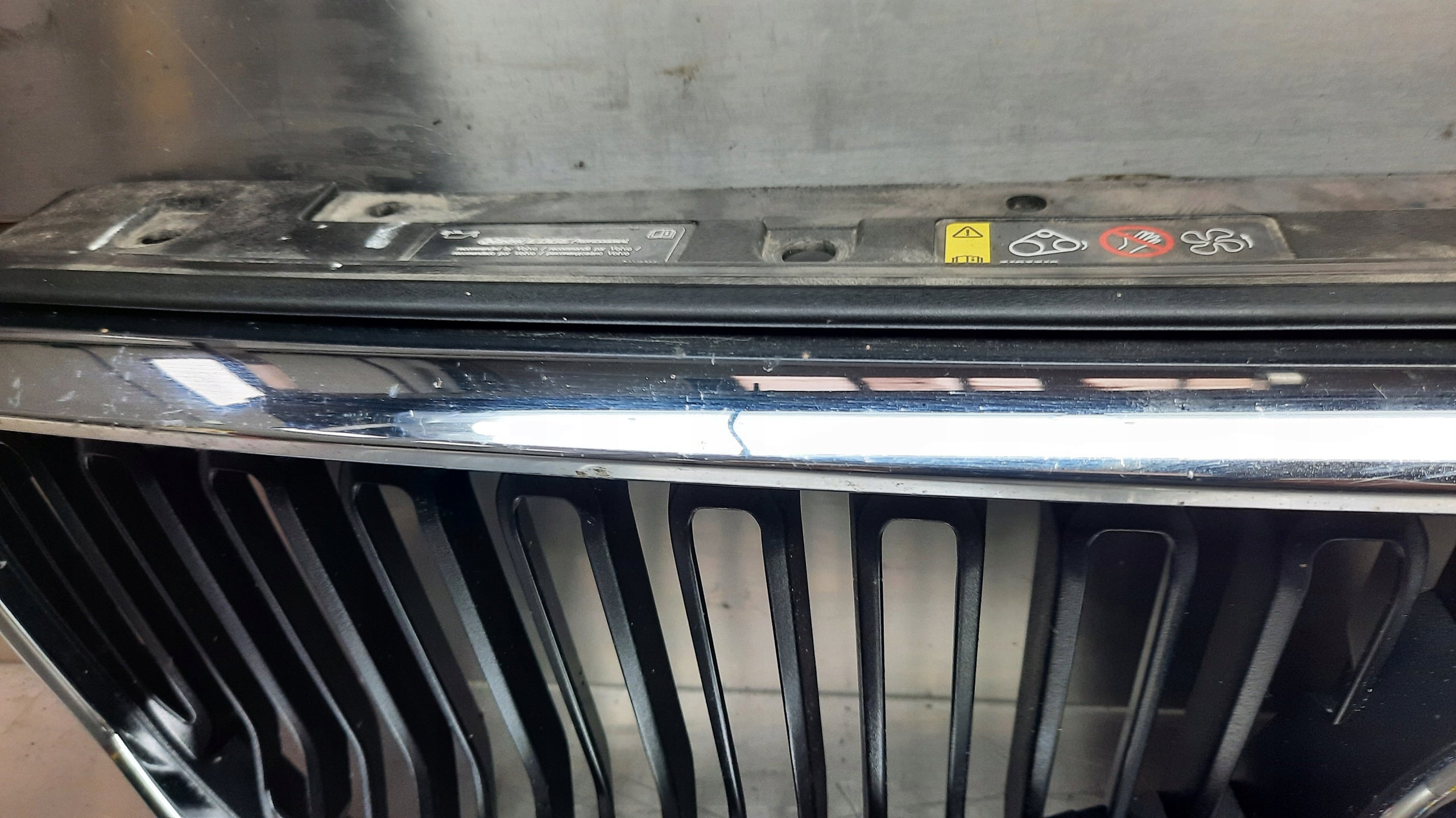 Kühlergrill Volvo XC40 I FRONTGRILL 83145734 Kühlergitter