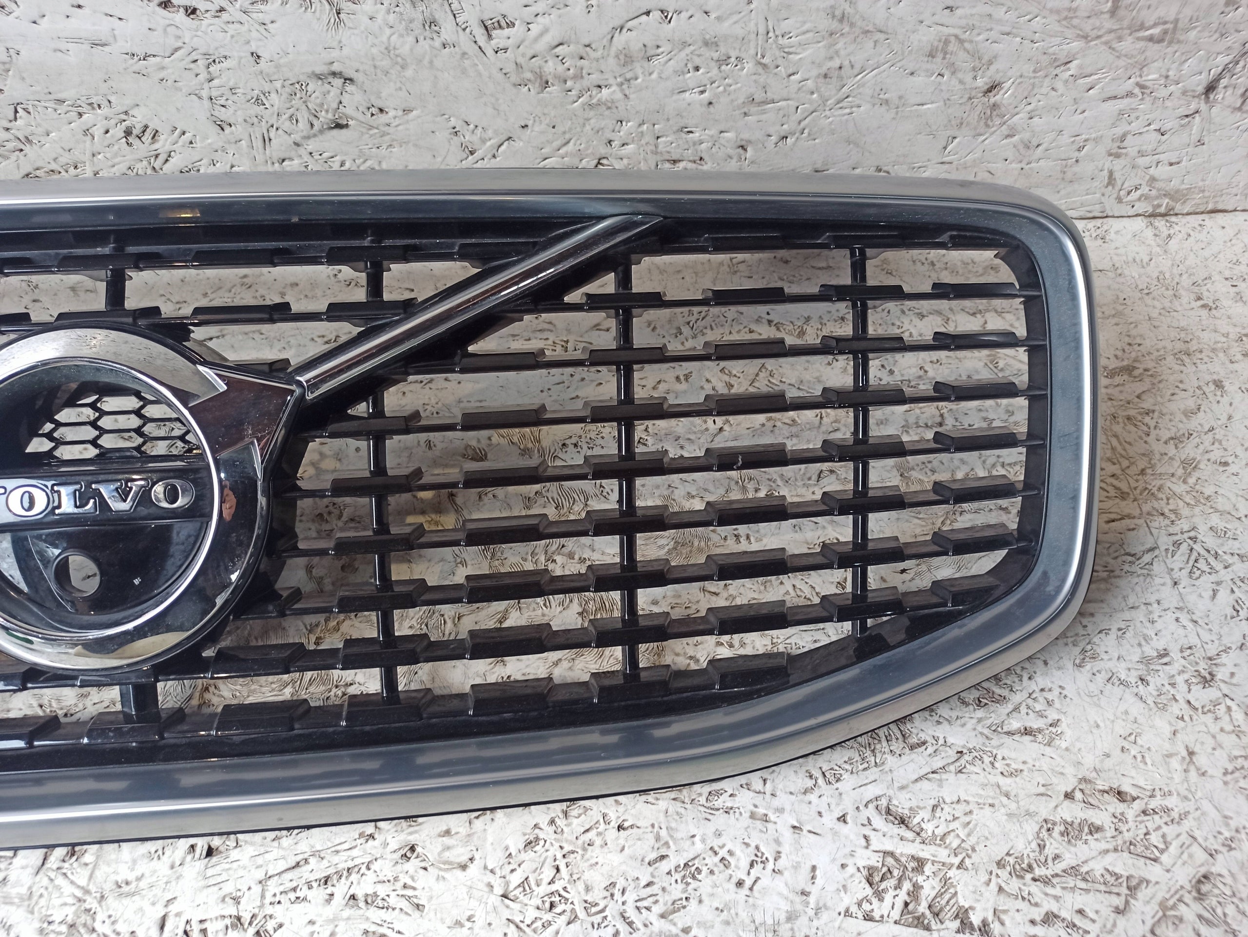 Kühlergrill Volvo XC60 II 2 FRONTGRILL 46431457 Kühlergitter