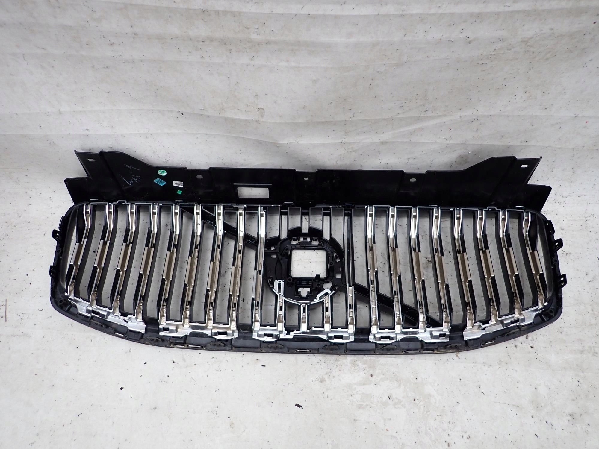 Kühlergrill Volvo XC60 II 2 FRONTGRILL 33229126 Kühlergitter