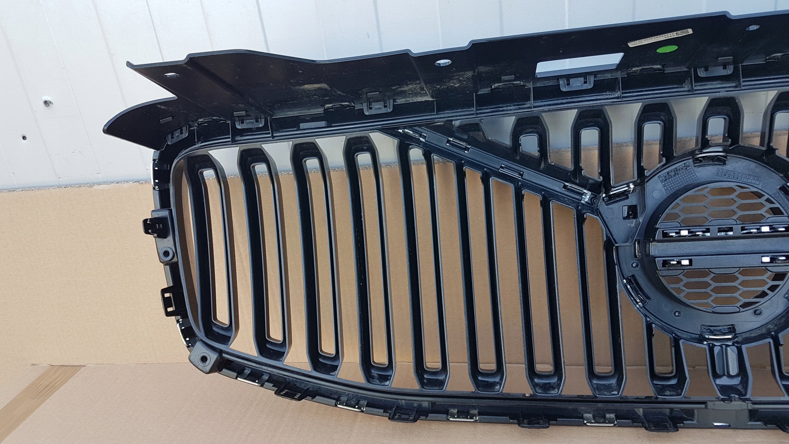 Kühlergrill Volvo XC60 II FRONTGRILL Kühlergitter